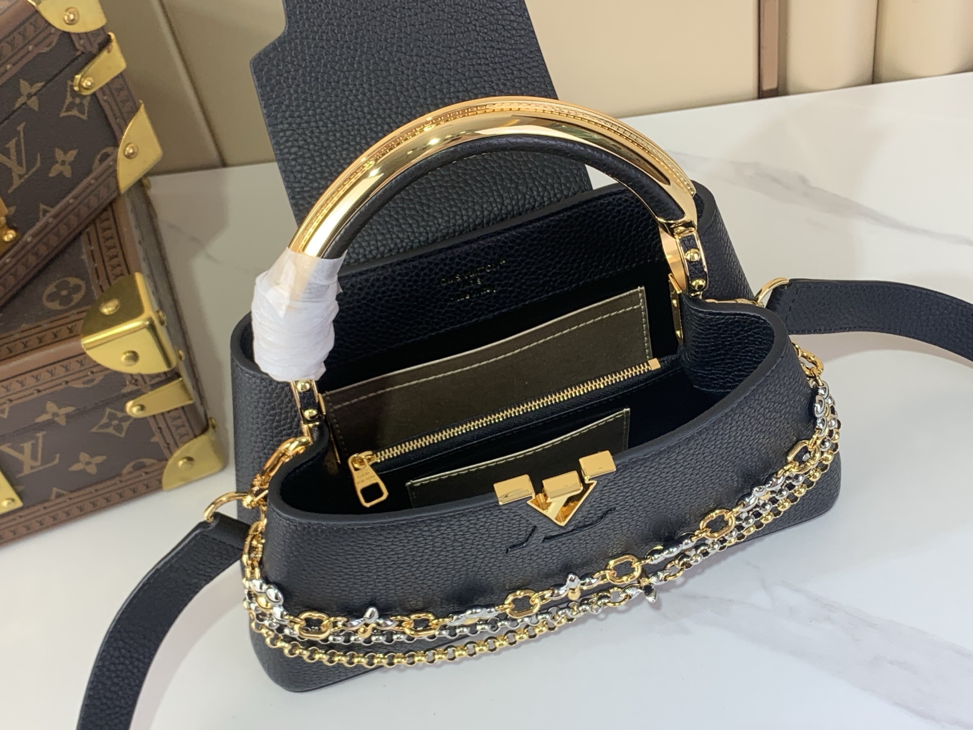 Louis Vuitton Basic Bag Black M-l-s