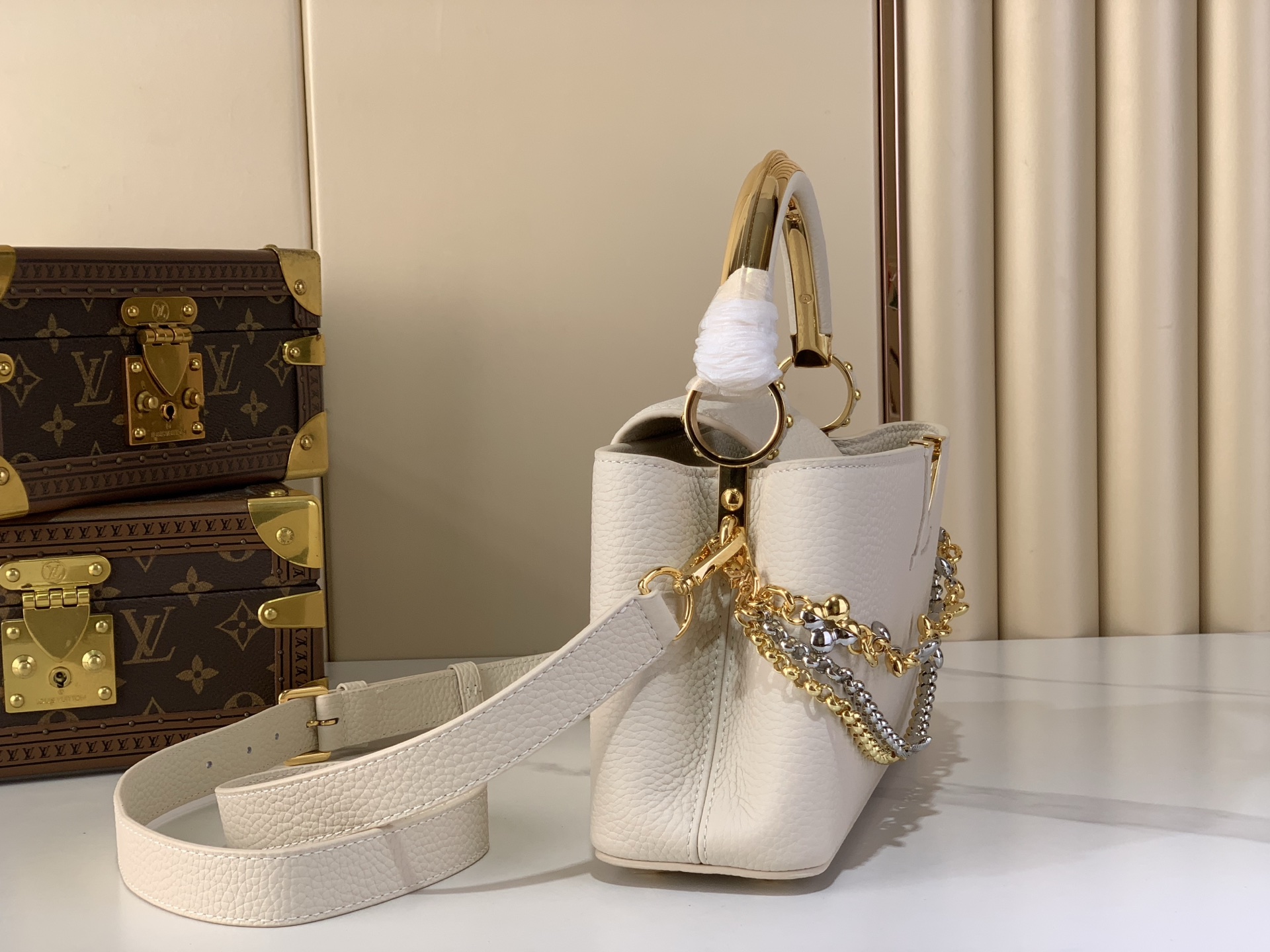 Louis Vuitton Basic Bag White M-l-s