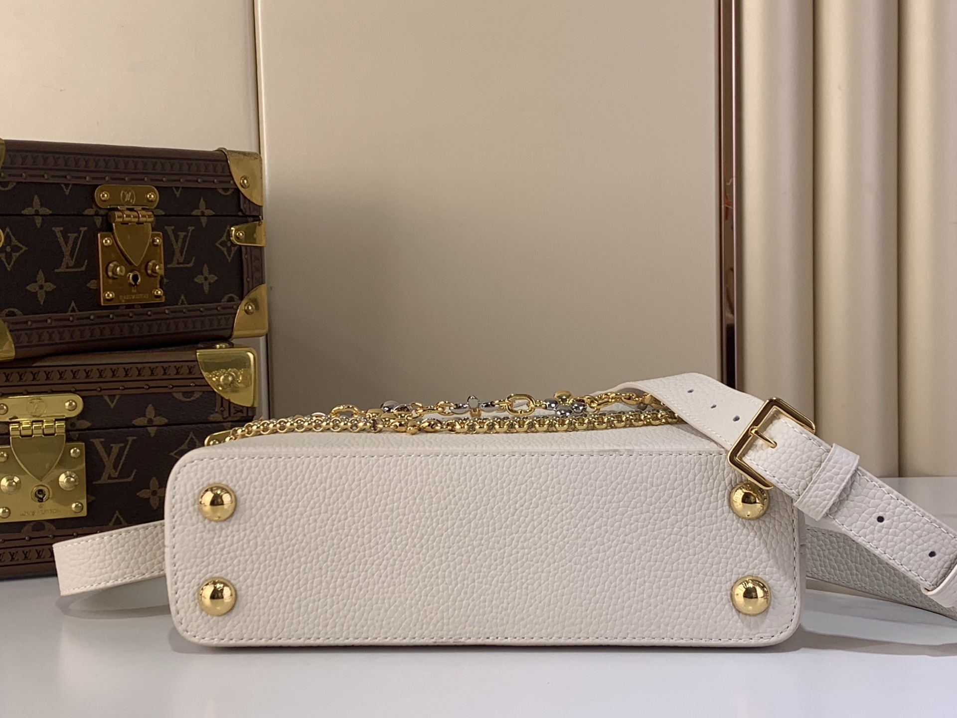 Louis Vuitton Basic Bag White M-l-s