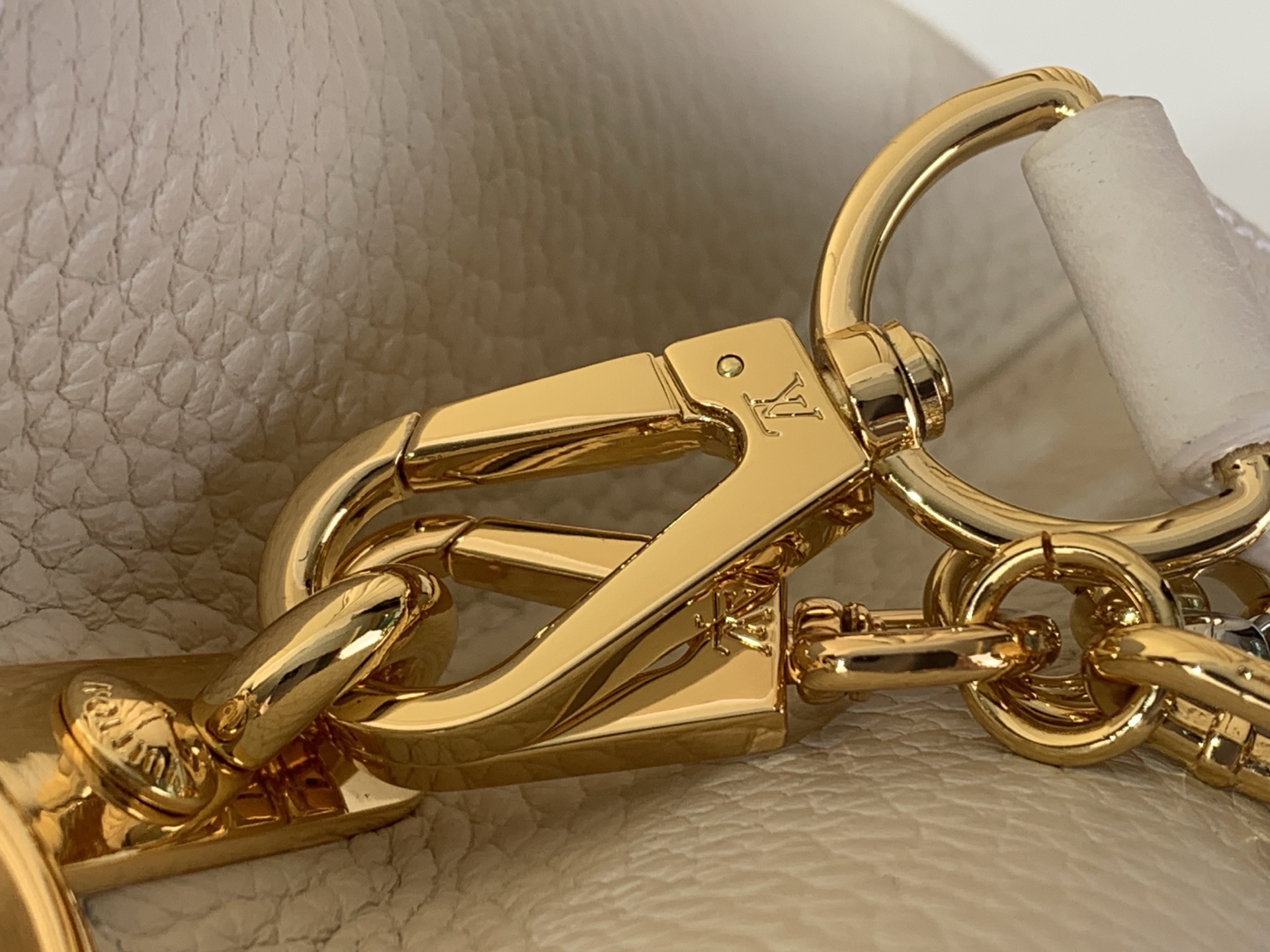 Louis Vuitton Basic Bag White M-l-s