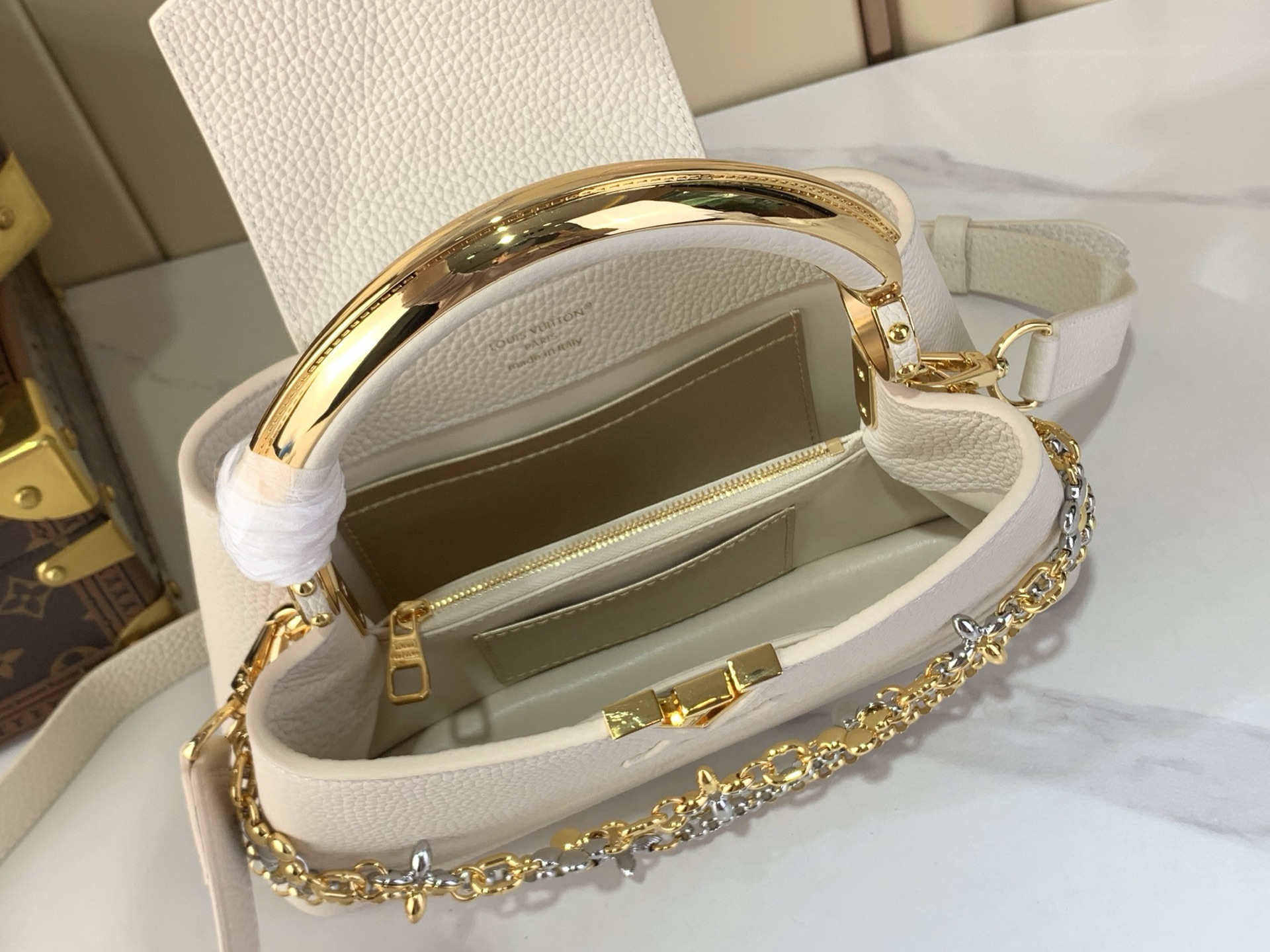 Louis Vuitton Basic Bag White M-l-s