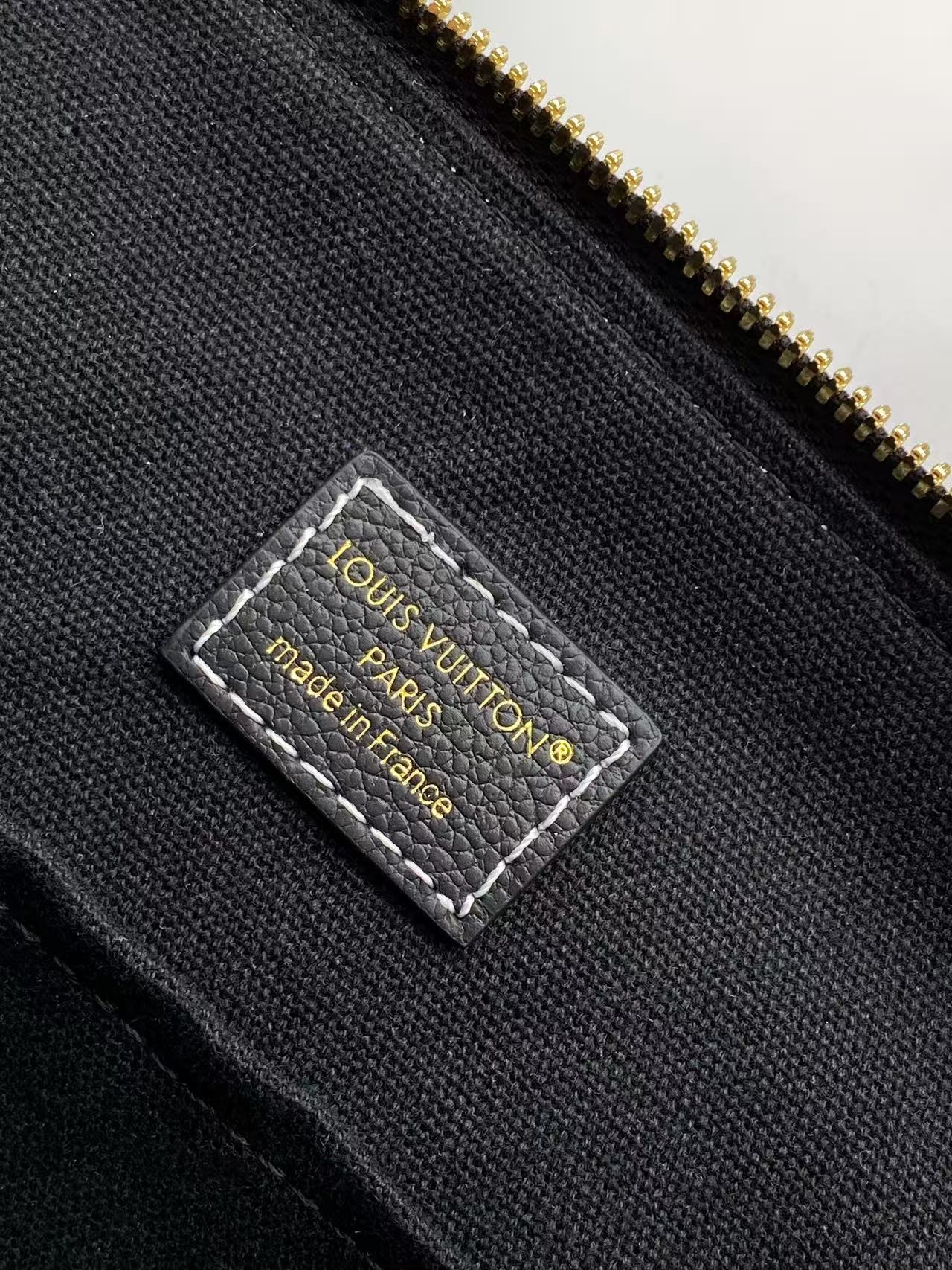 Basic Bag Cow Leather Black M-l