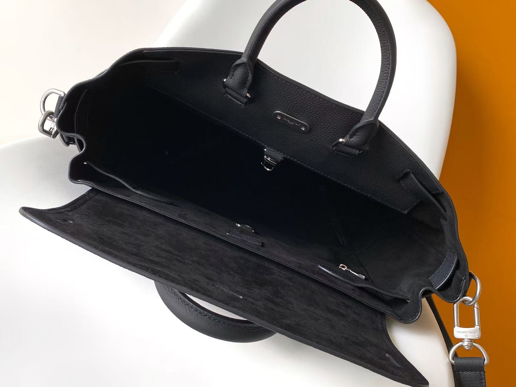 Louis Vuitton Basic Bag Cow Leather M