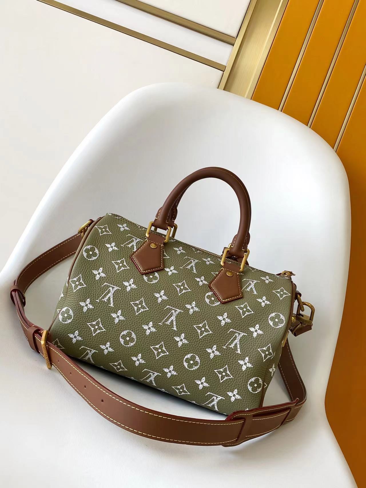 Louis Vuitton Basic Bag Cow Leather Gold 15cm-m-l-s