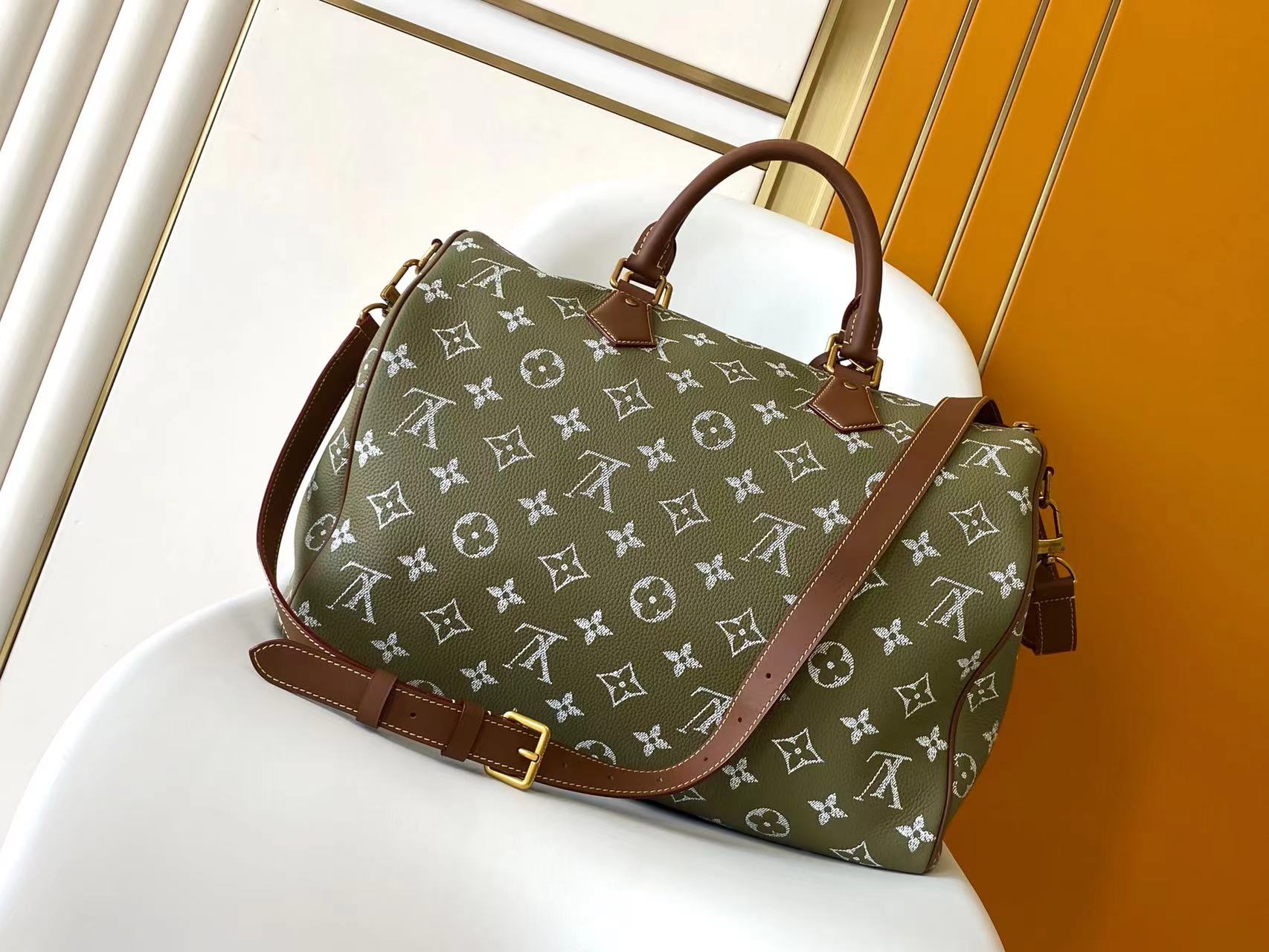 Louis Vuitton Basic Bag Cow Leather Black M-l-s