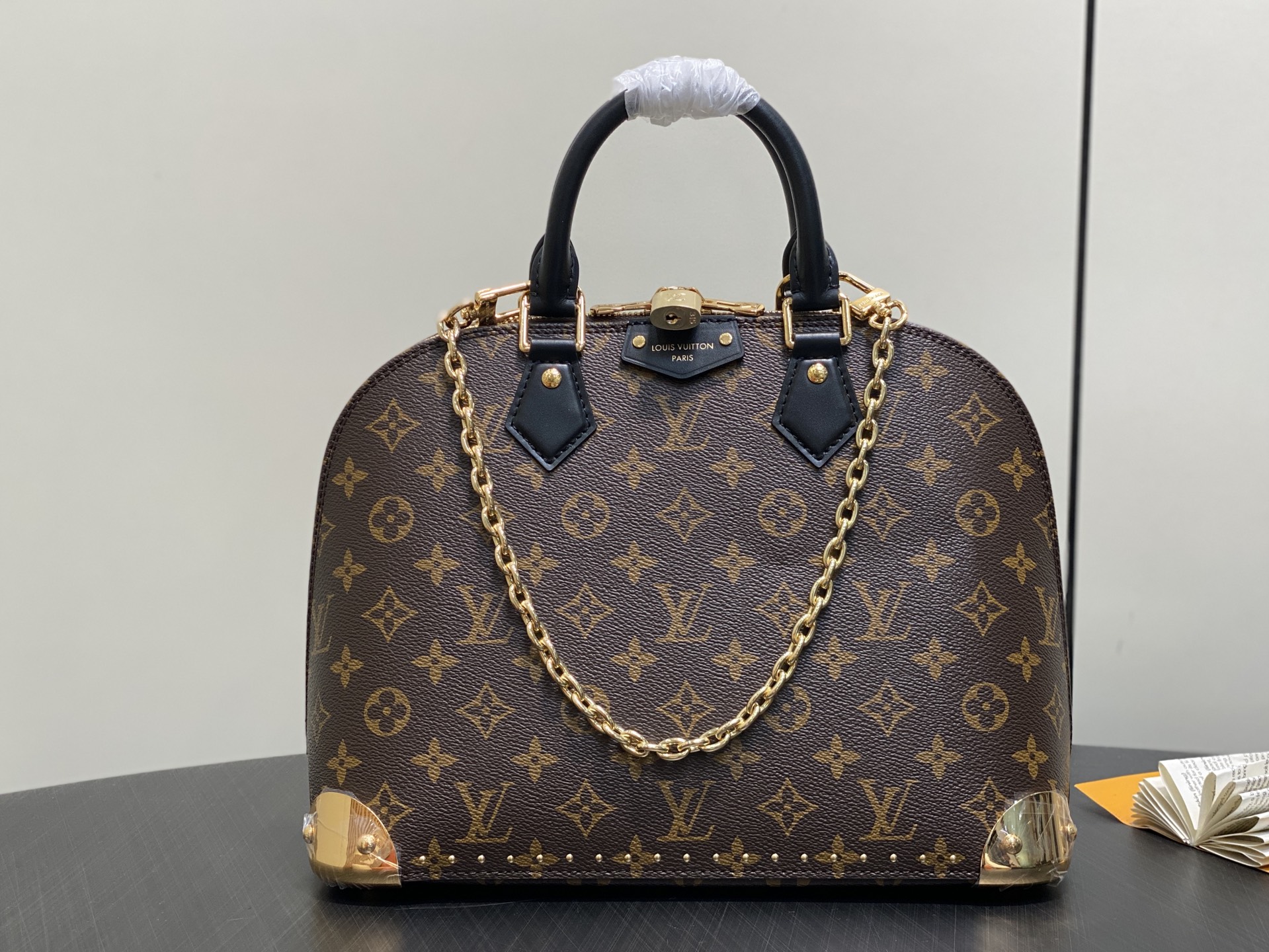 Louis Vuitton Male Basic Bag Cow Leather 16cm-m-l
