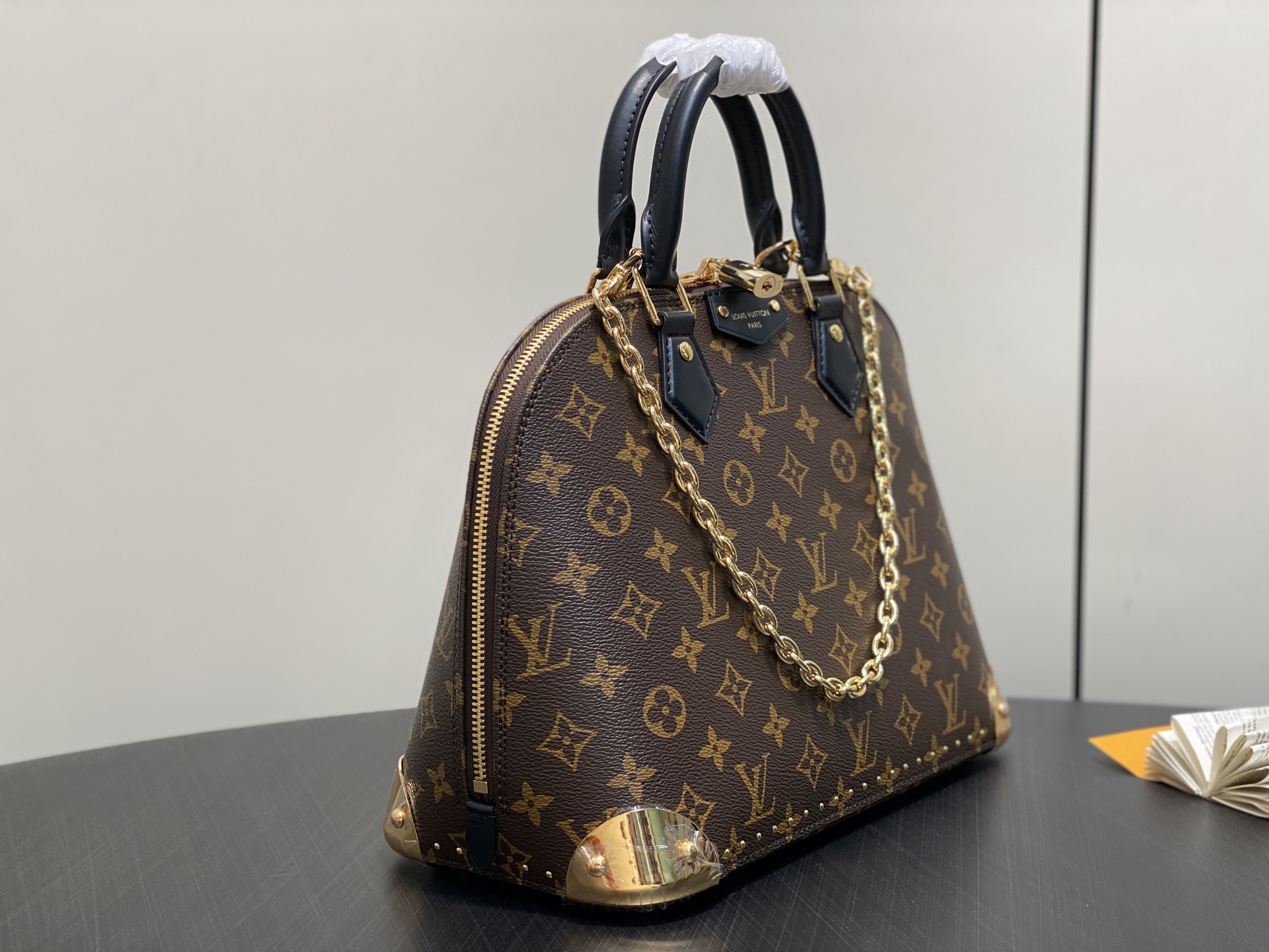 Louis Vuitton Male Basic Bag Cow Leather 16cm-m-l