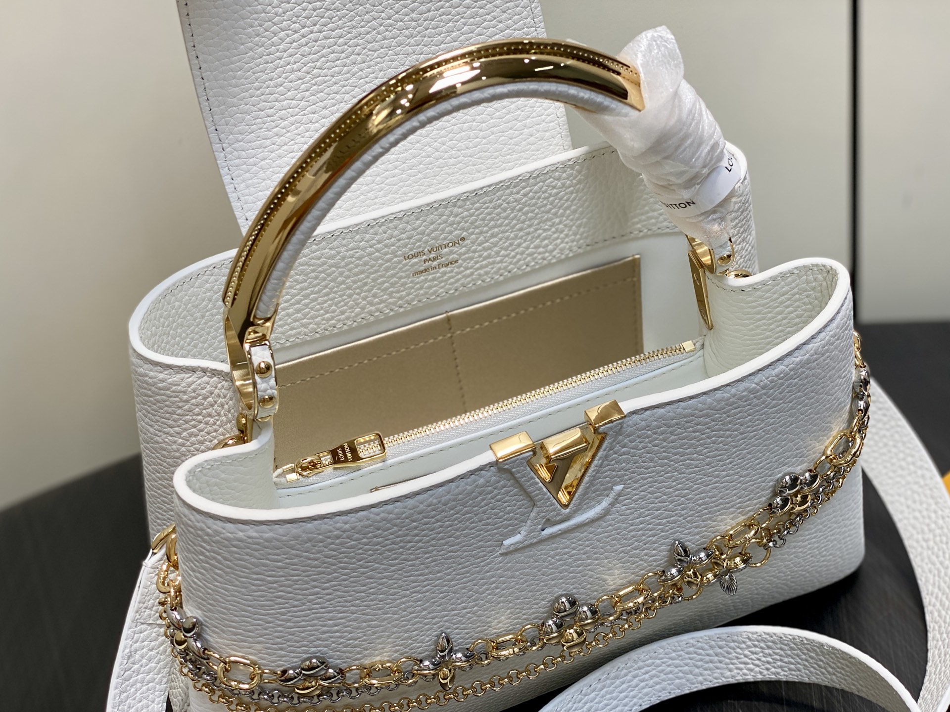 Louis Vuitton Basic Bag White M-l-s