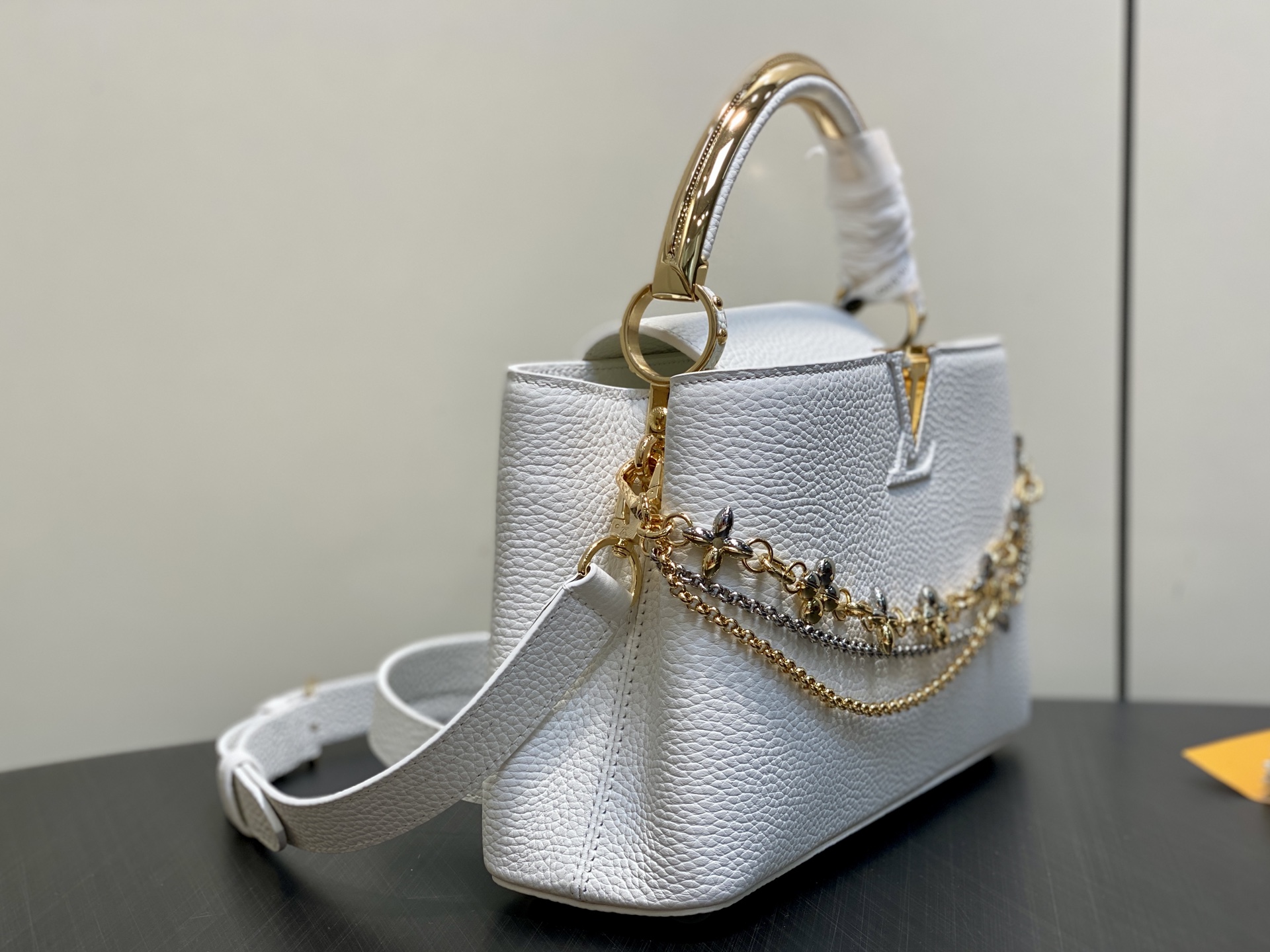 Louis Vuitton Basic Bag White M-l-s