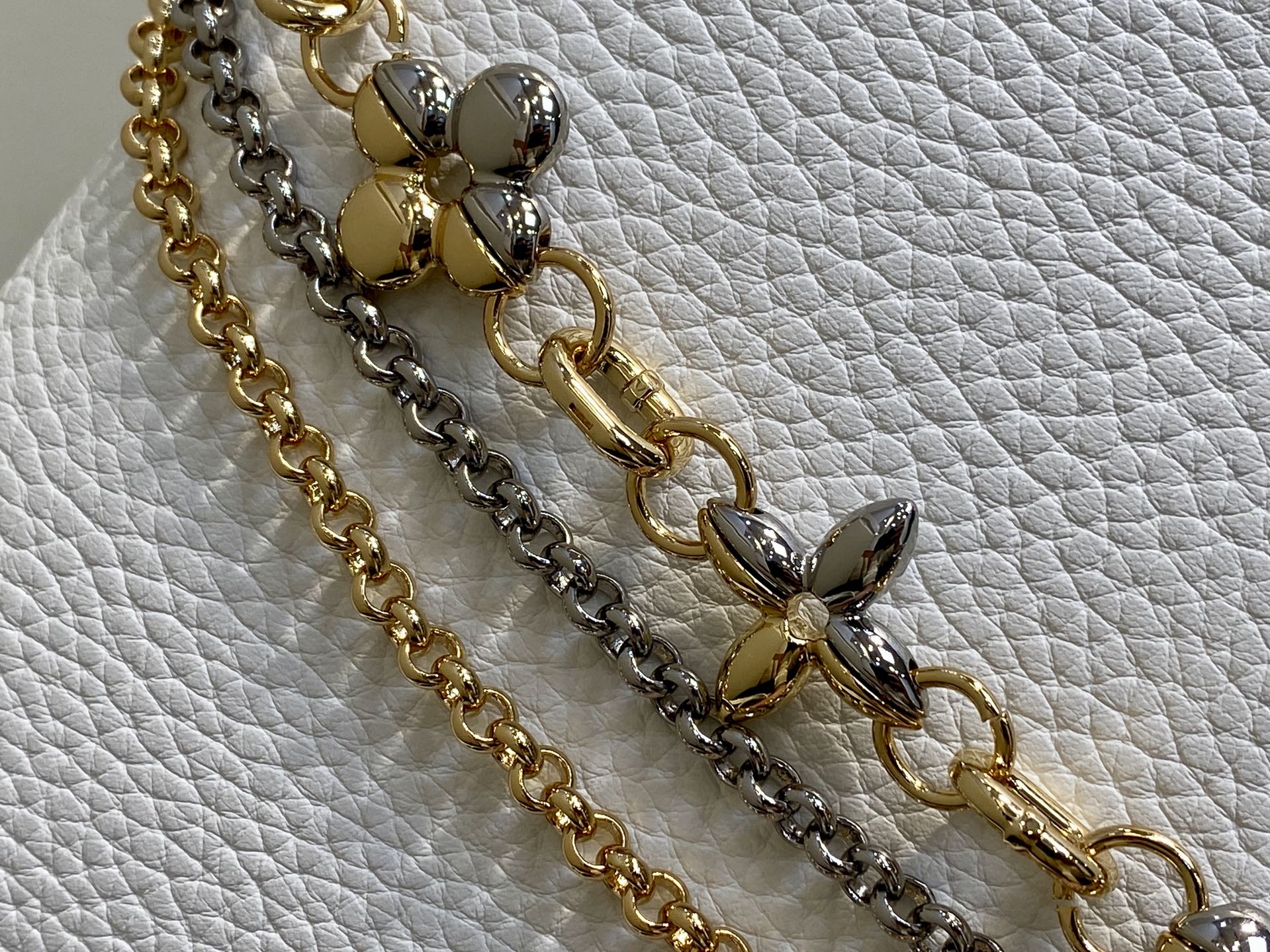 Louis Vuitton Basic Bag White M-l-s