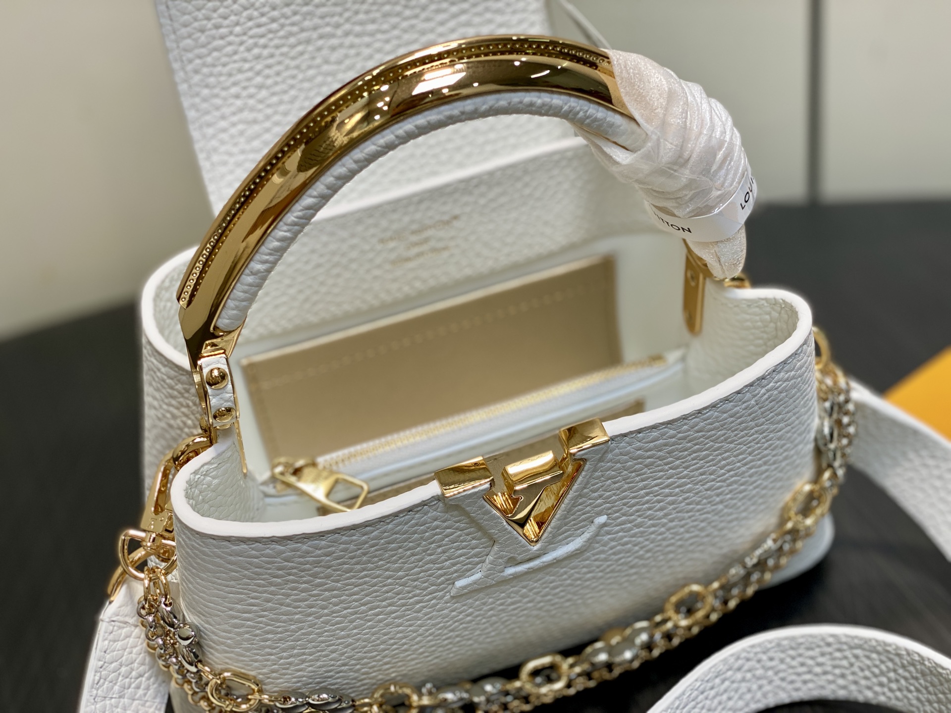 Louis Vuitton Basic Bag White M-l-s