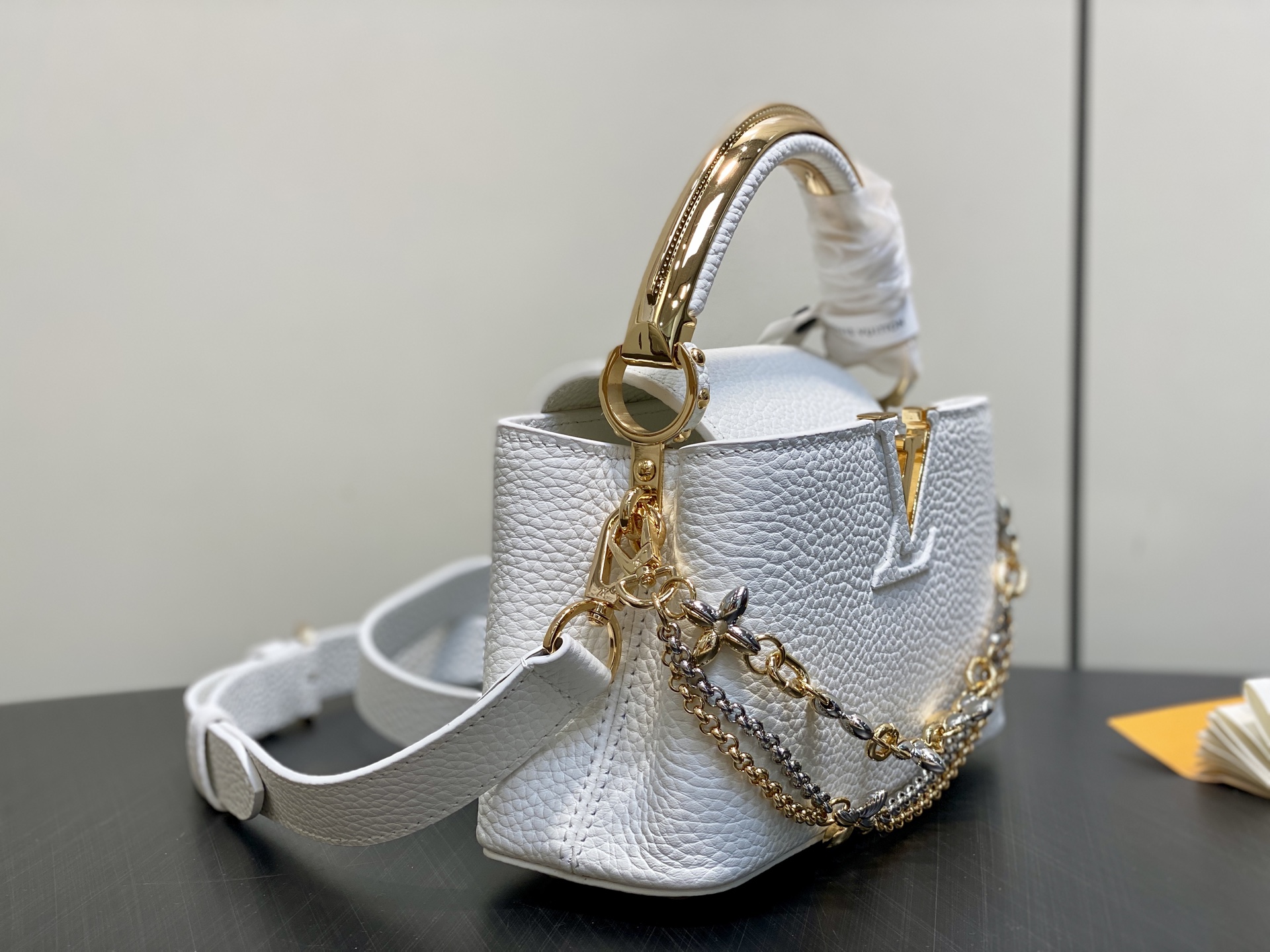 Louis Vuitton Basic Bag White M-l-s