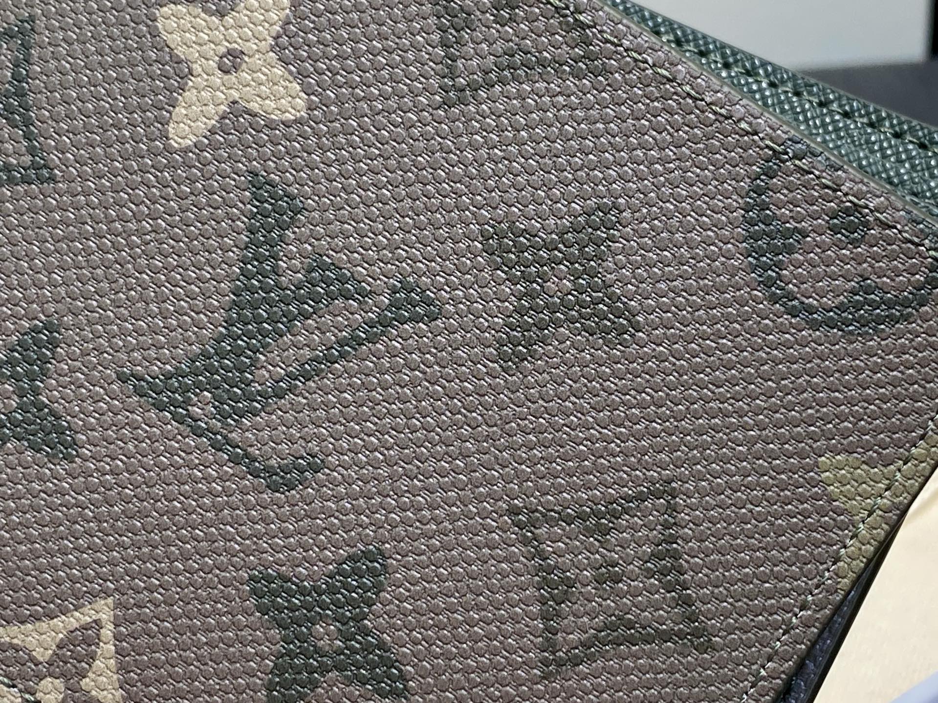 Louis Vuitton Basic Bag Canvas Green M-l-s