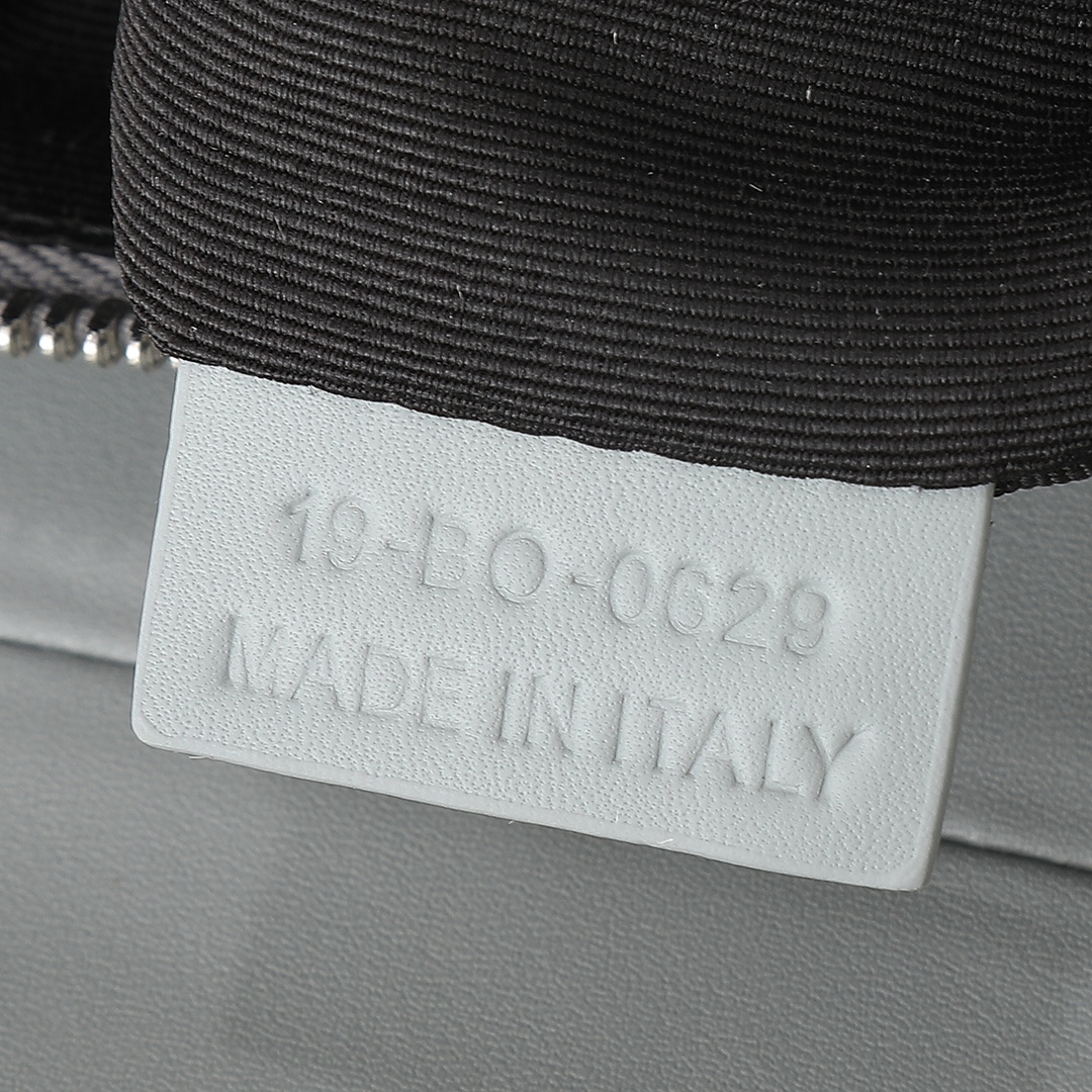 Basic Bag Cow Leather M-s