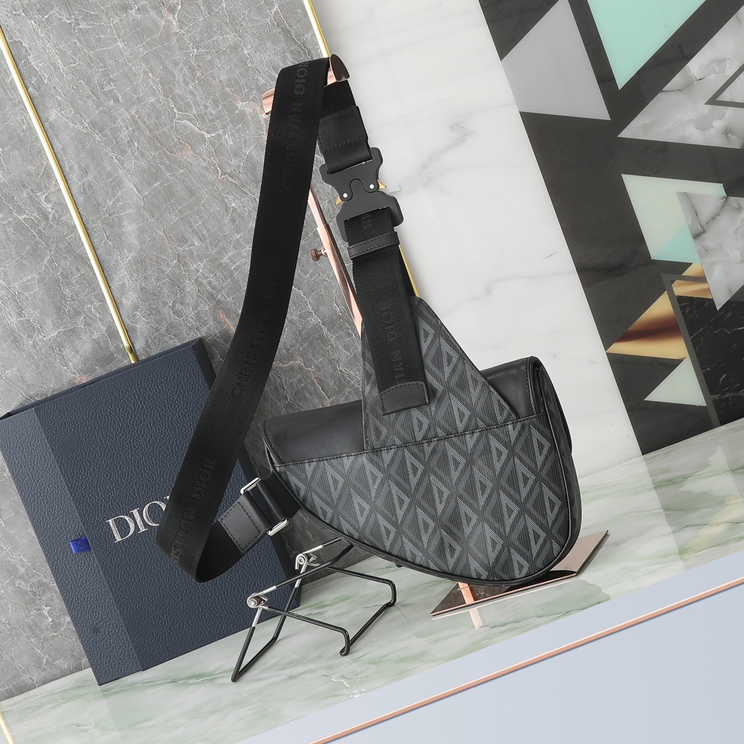 Basic Bag Cow Leather M-s