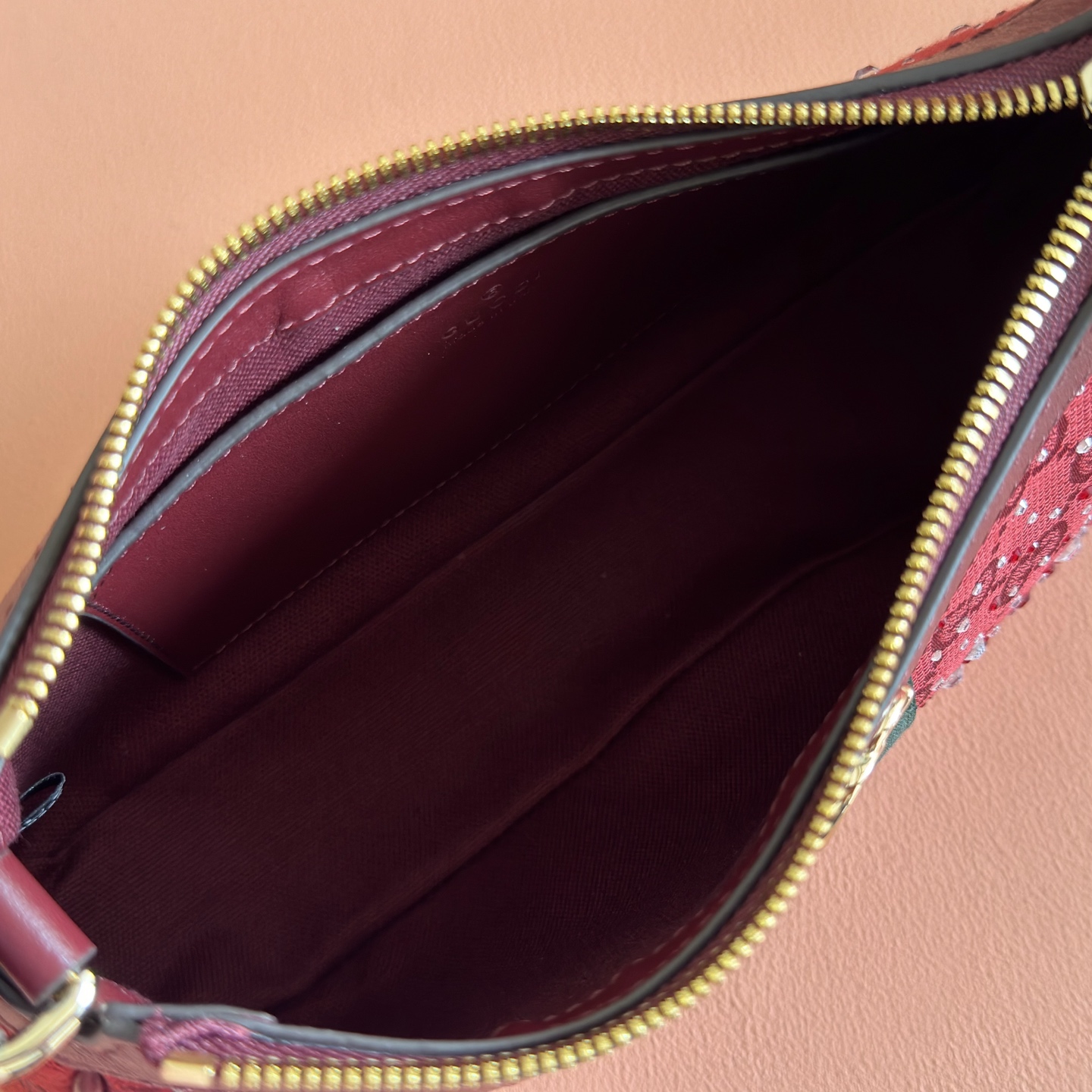 Gucci Basic Bag Canvas Gold S