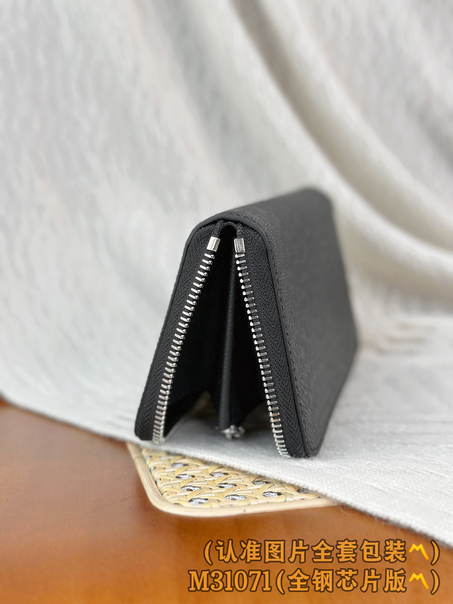 Louis Vuitton Basic Bag Canvas M-l-s