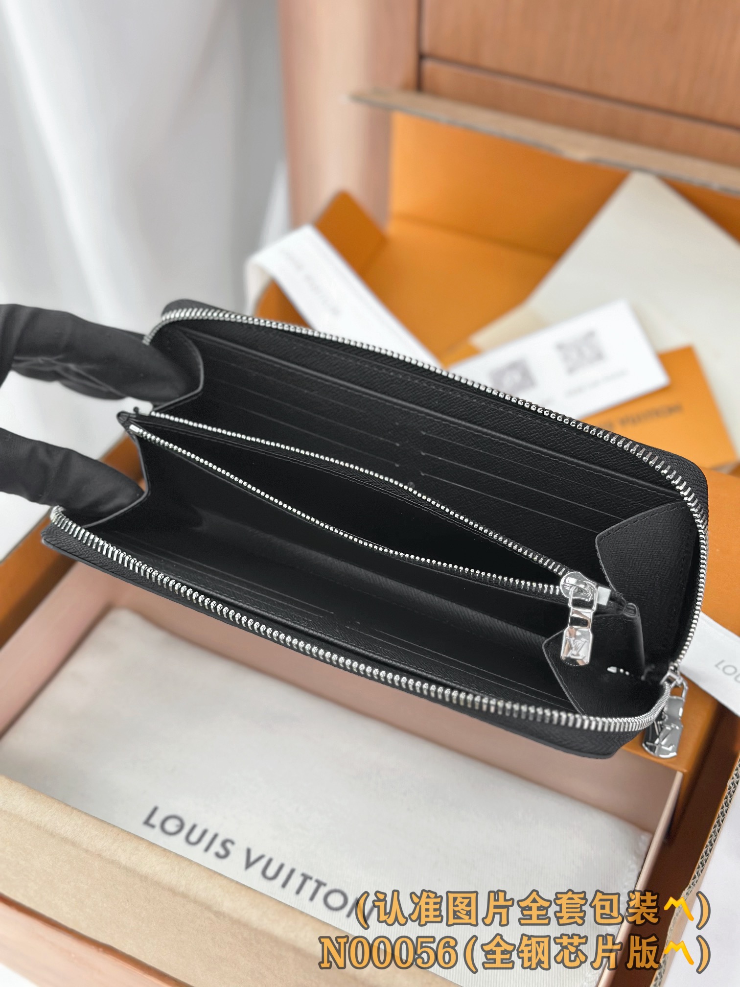 Louis Vuitton Basic Bag Canvas M-l-s