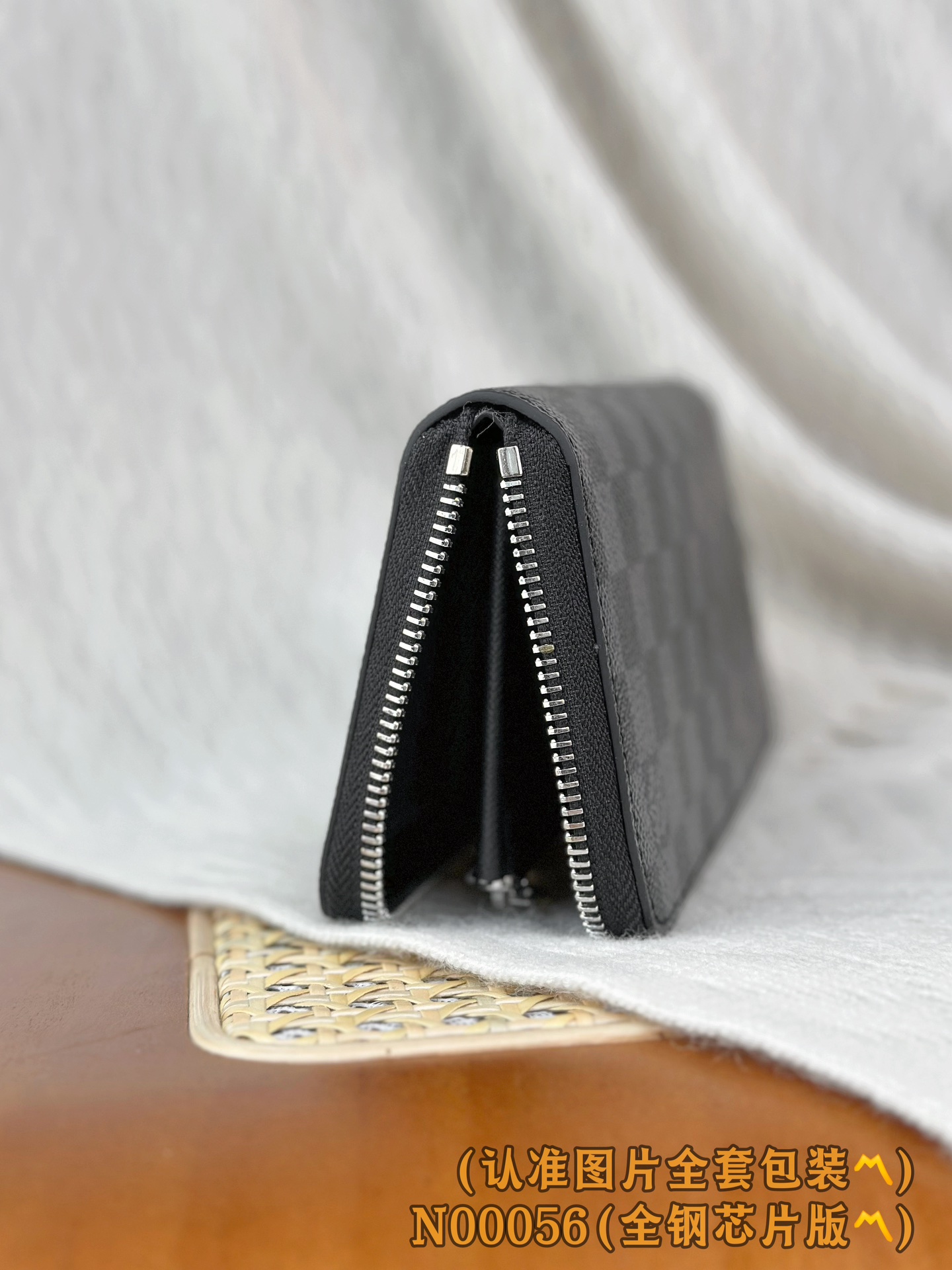 Louis Vuitton Basic Bag Canvas M-l-s