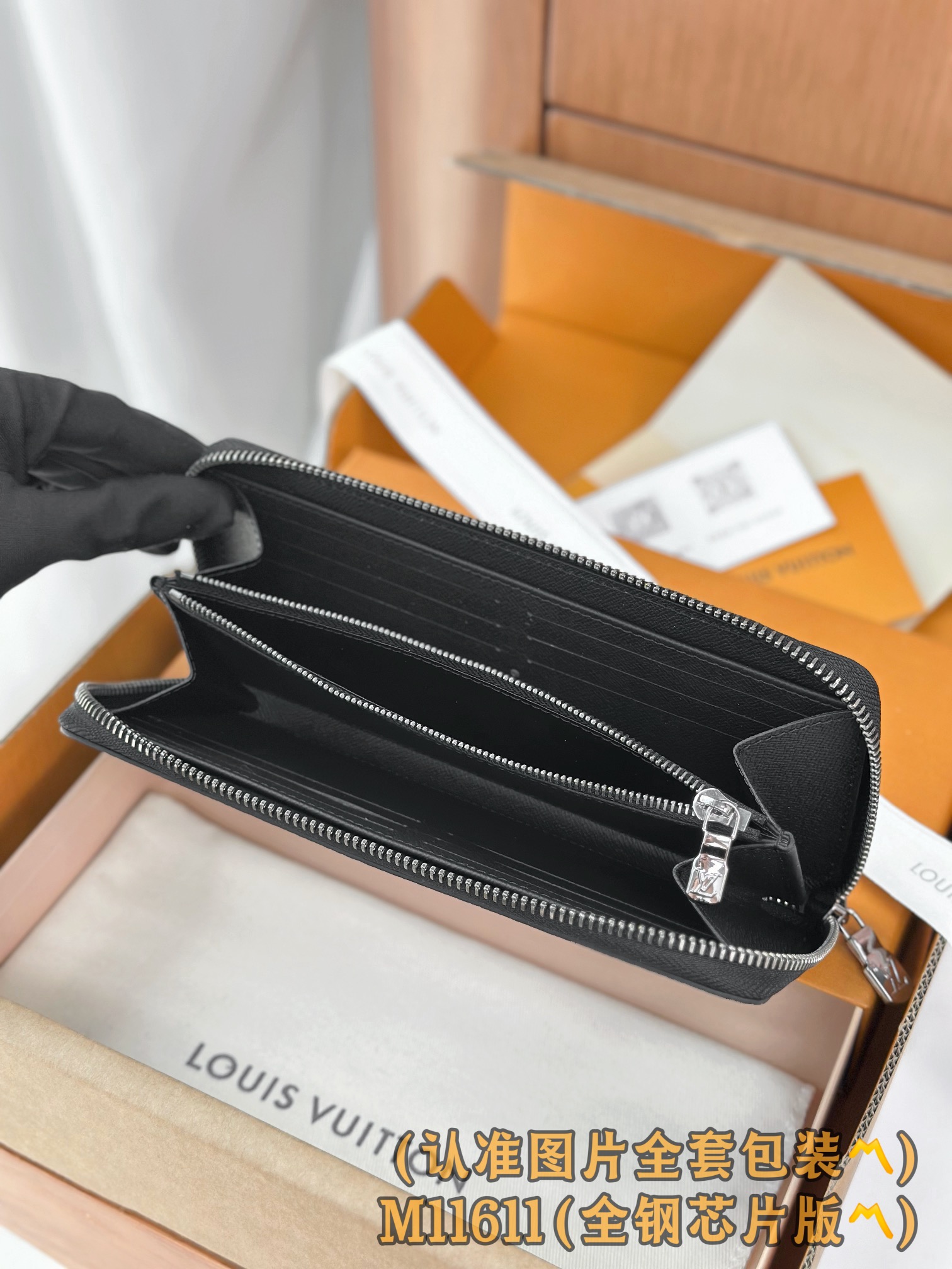 Louis Vuitton Basic Bag Canvas M-l-s