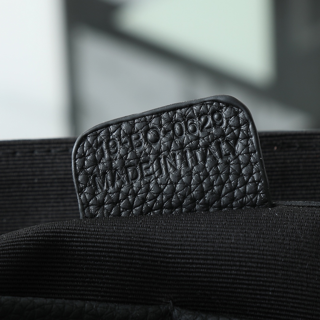 Dior Shoulder Bag Cow Leather Black L-s-231l