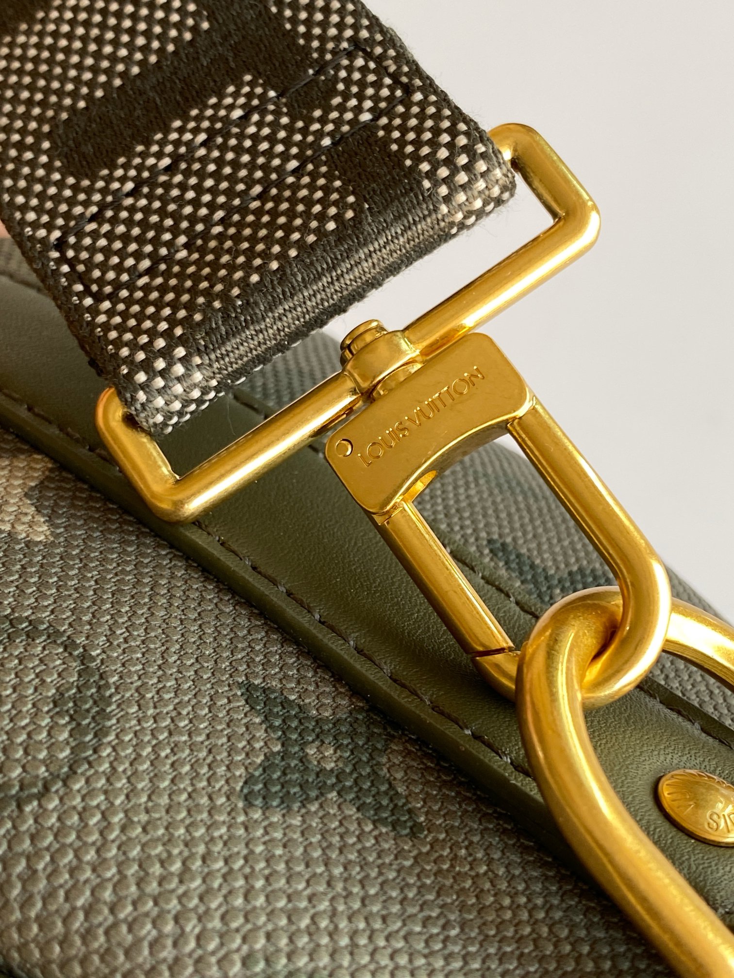 Louis Vuitton Basic Bag Cow Leather Green M-l-s