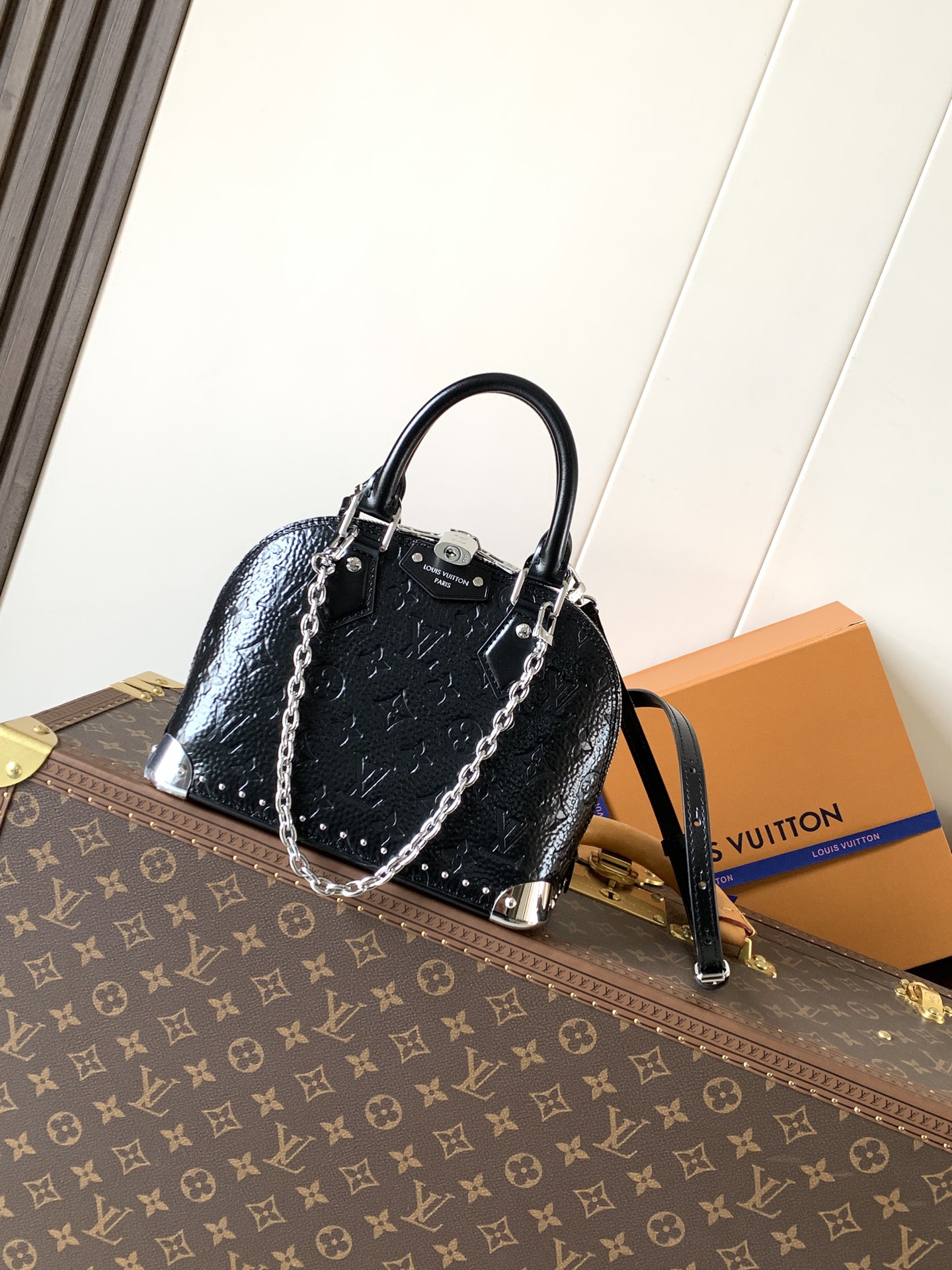 Louis Vuitton Basic Bag Cow Leather M-l-s
