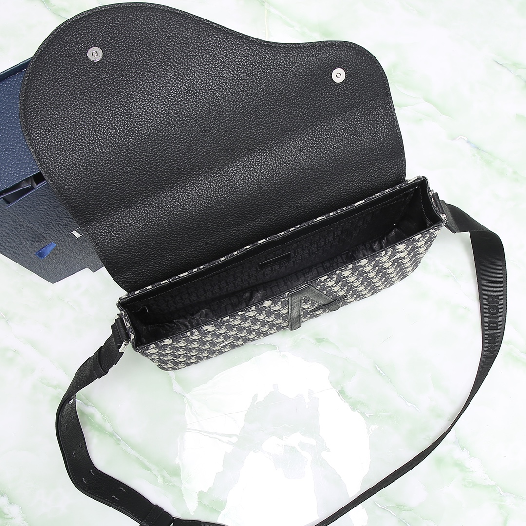 Dior Basic Bag Cow Leather Black M-l-s