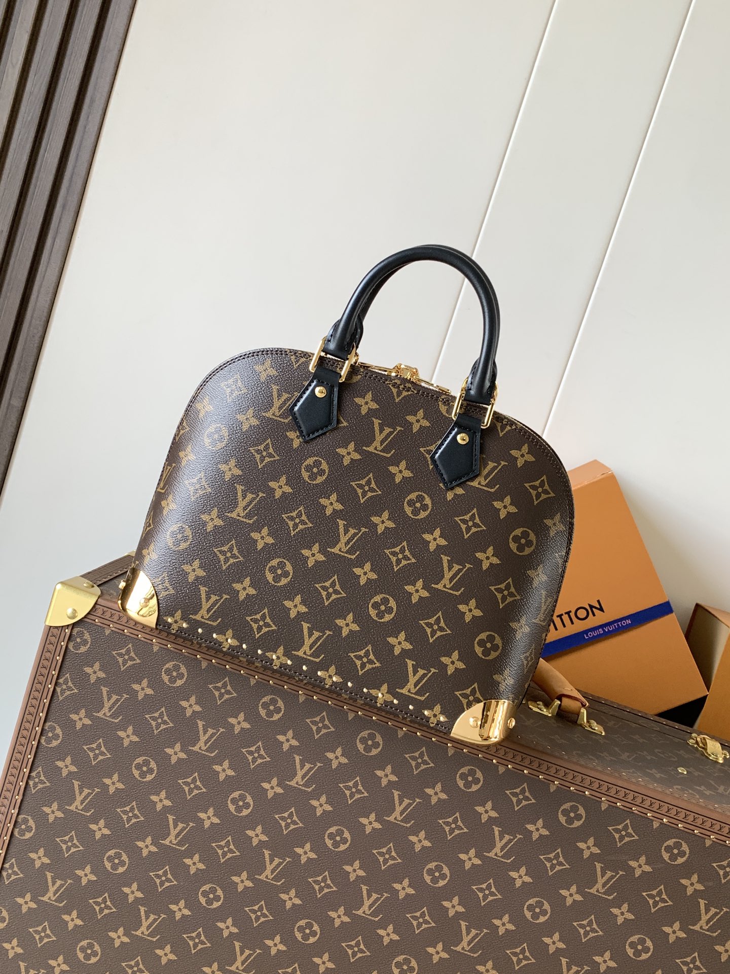 Louis Vuitton Male Basic Bag Cow Leather M-l