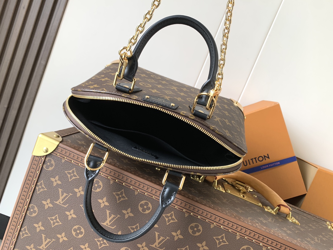Louis Vuitton Male Basic Bag Cow Leather M-l