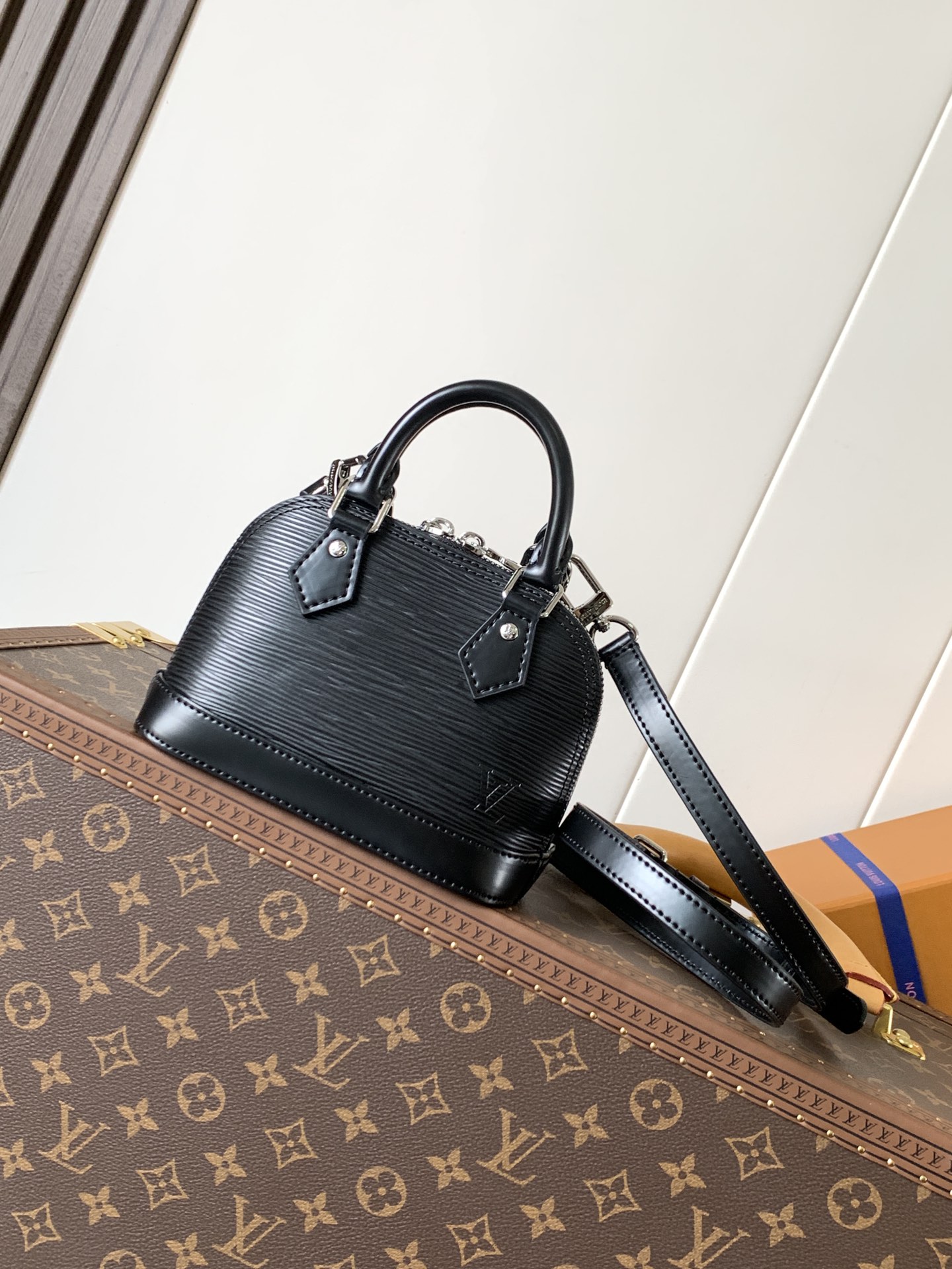 Louis Vuitton Basic Bag Cow Leather Black M-l-s