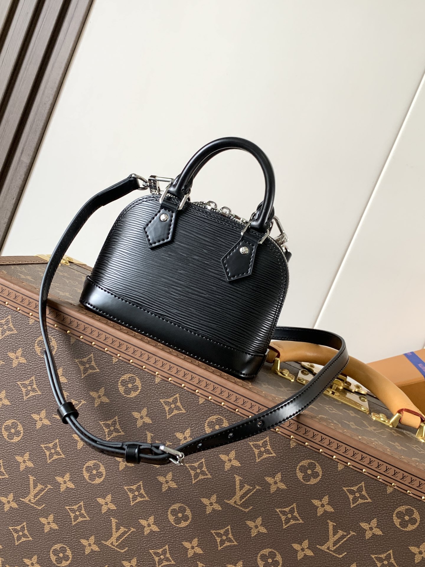 Louis Vuitton Basic Bag Cow Leather Black M-l-s