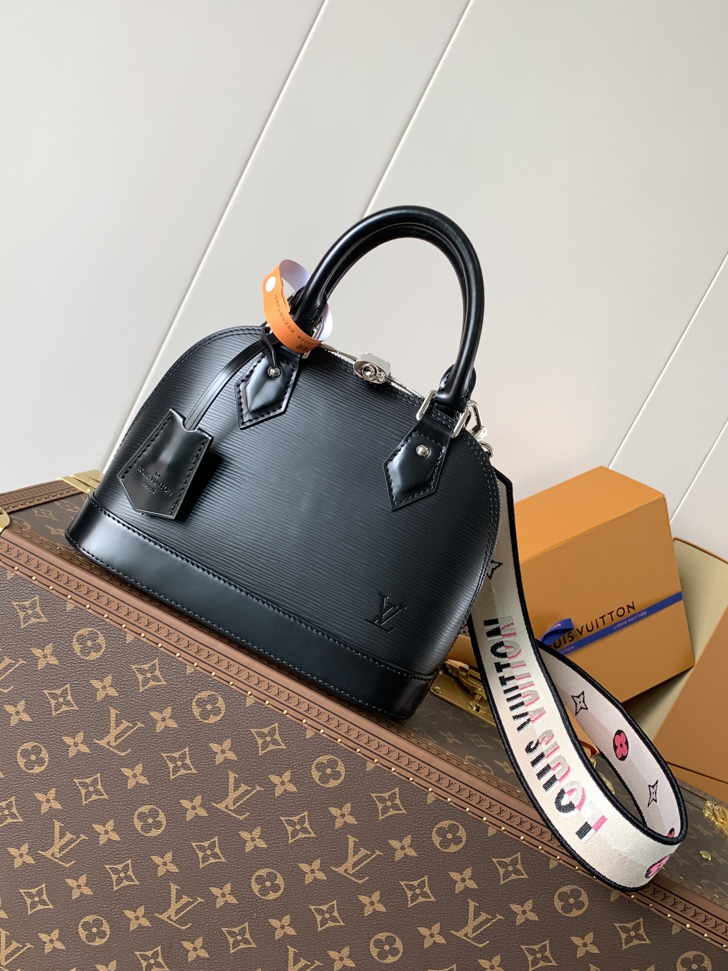 Louis Vuitton Basic Bag Cow Leather Black M-l