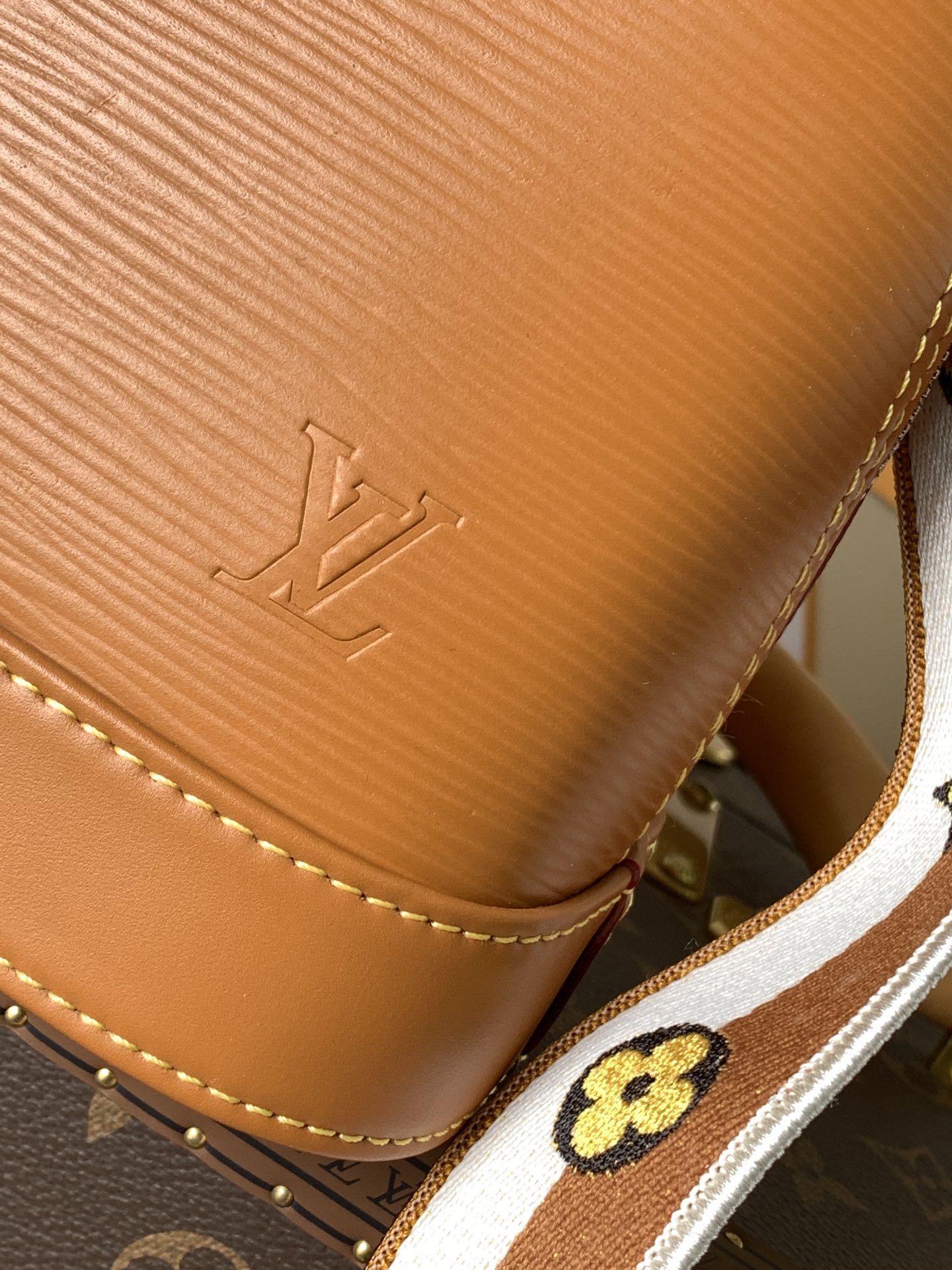 Louis Vuitton Basic Bag Cow Leather Black M-l