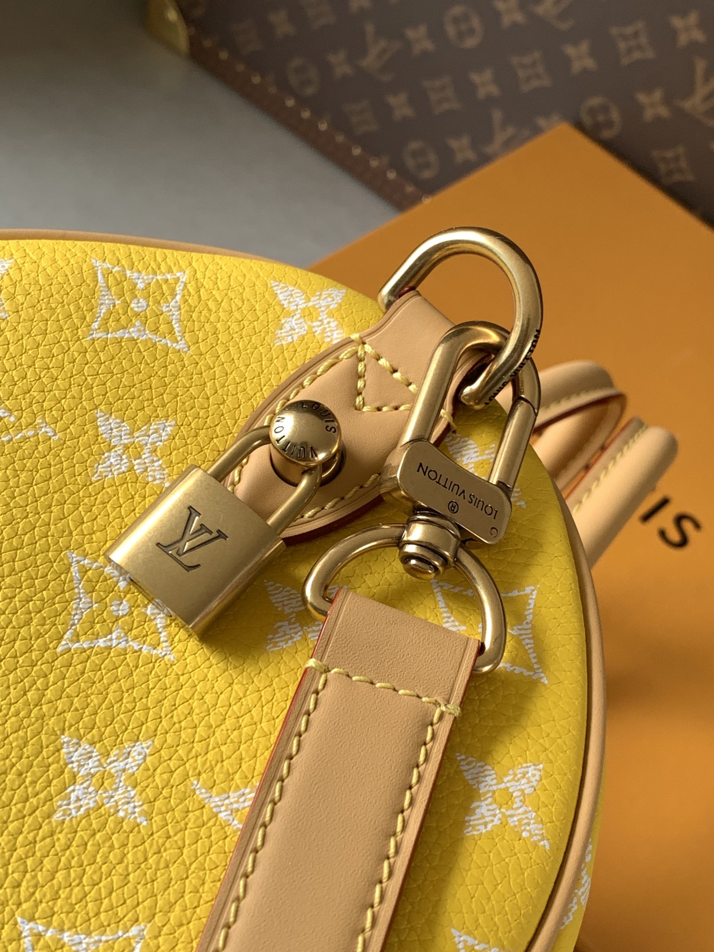 Louis Vuitton Basic Bag Cow Leather Black M-l-s