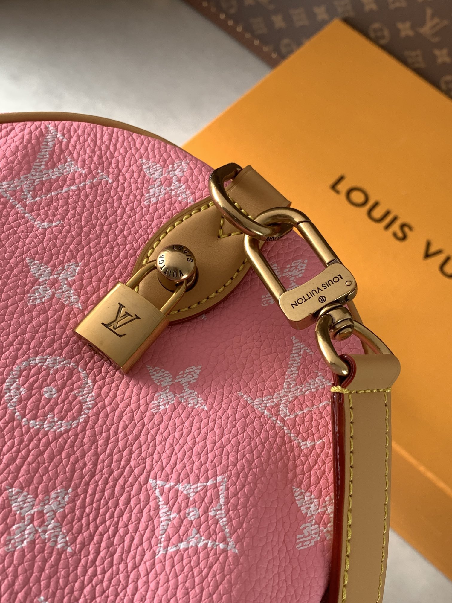 Louis Vuitton Basic Bag Cow Leather Green M-l-s