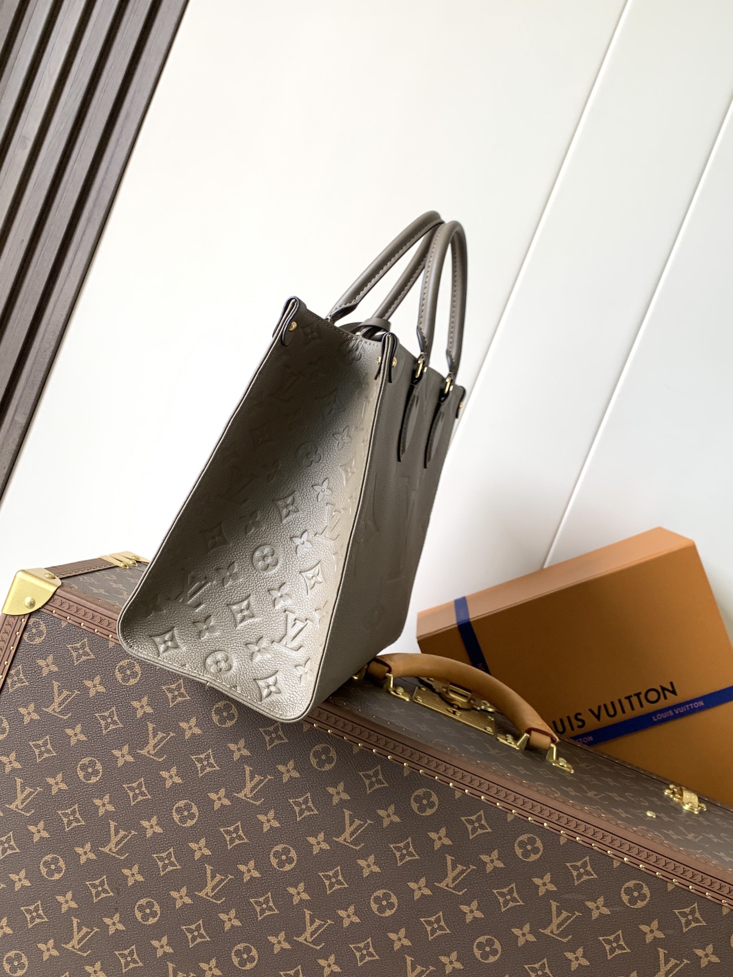 Louis Vuitton Basic Bag Cow Leather Black M-l