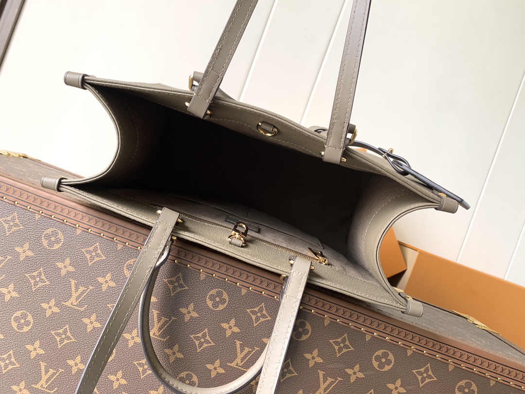 Louis Vuitton Basic Bag Cow Leather Black M-l