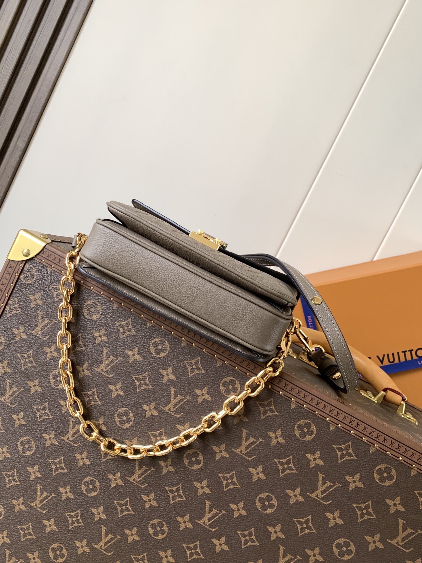 Louis Vuitton Basic Bag Cow Leather Black M-l-s