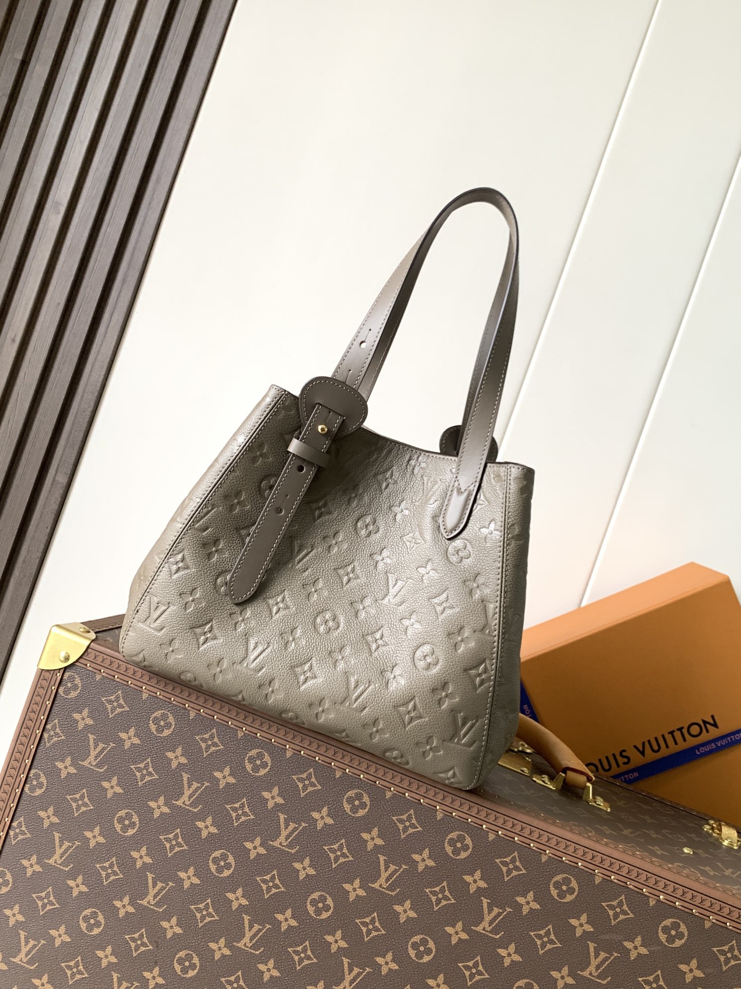 Louis Vuitton Tote Bag Cow Leather Black M-l