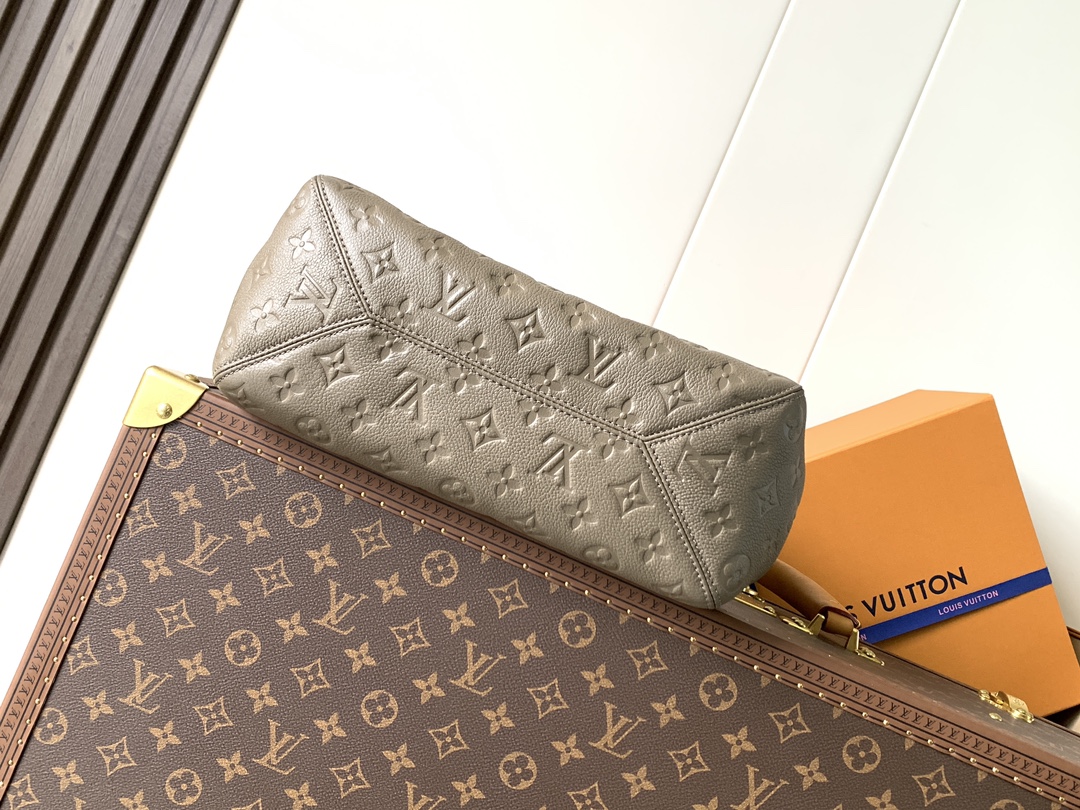 Louis Vuitton Tote Bag Cow Leather Black M-l