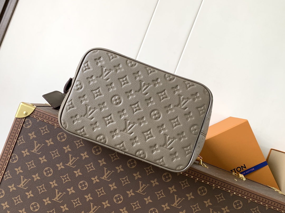 Louis Vuitton Basic Bag Cow Leather Foldable M-l