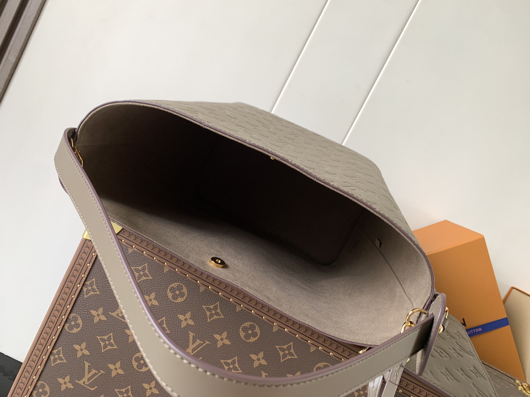Louis Vuitton Basic Bag Cow Leather Foldable M-l