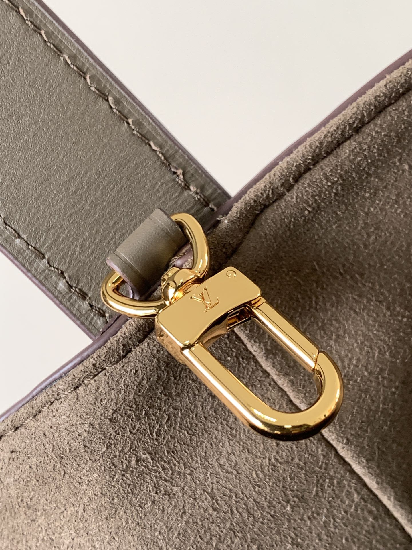 Louis Vuitton Basic Bag Cow Leather Foldable M-l