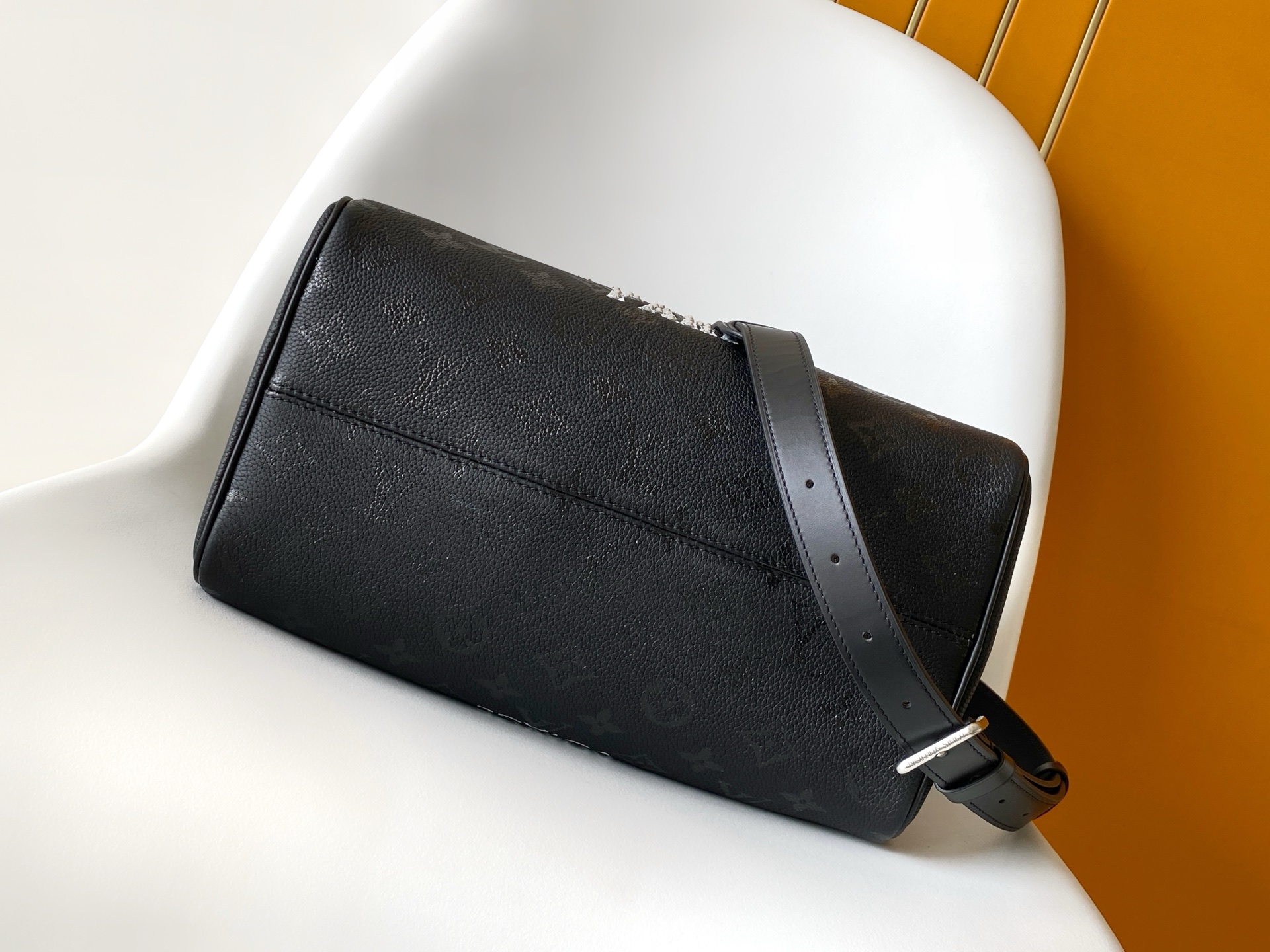 Louis Vuitton Basic Bag Cow Leather M-l-s