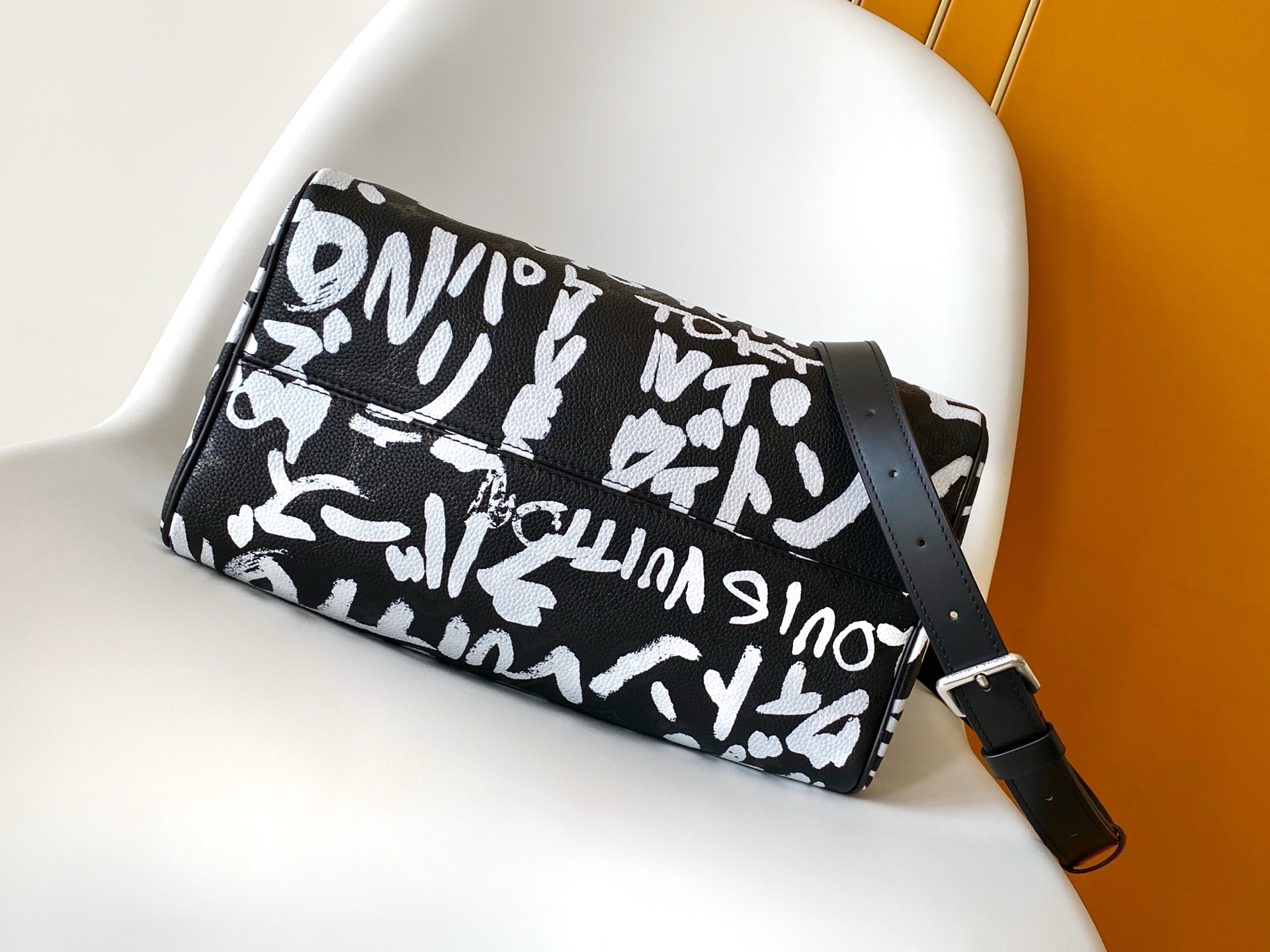 Louis Vuitton Basic Bag Cow Leather M-l-s