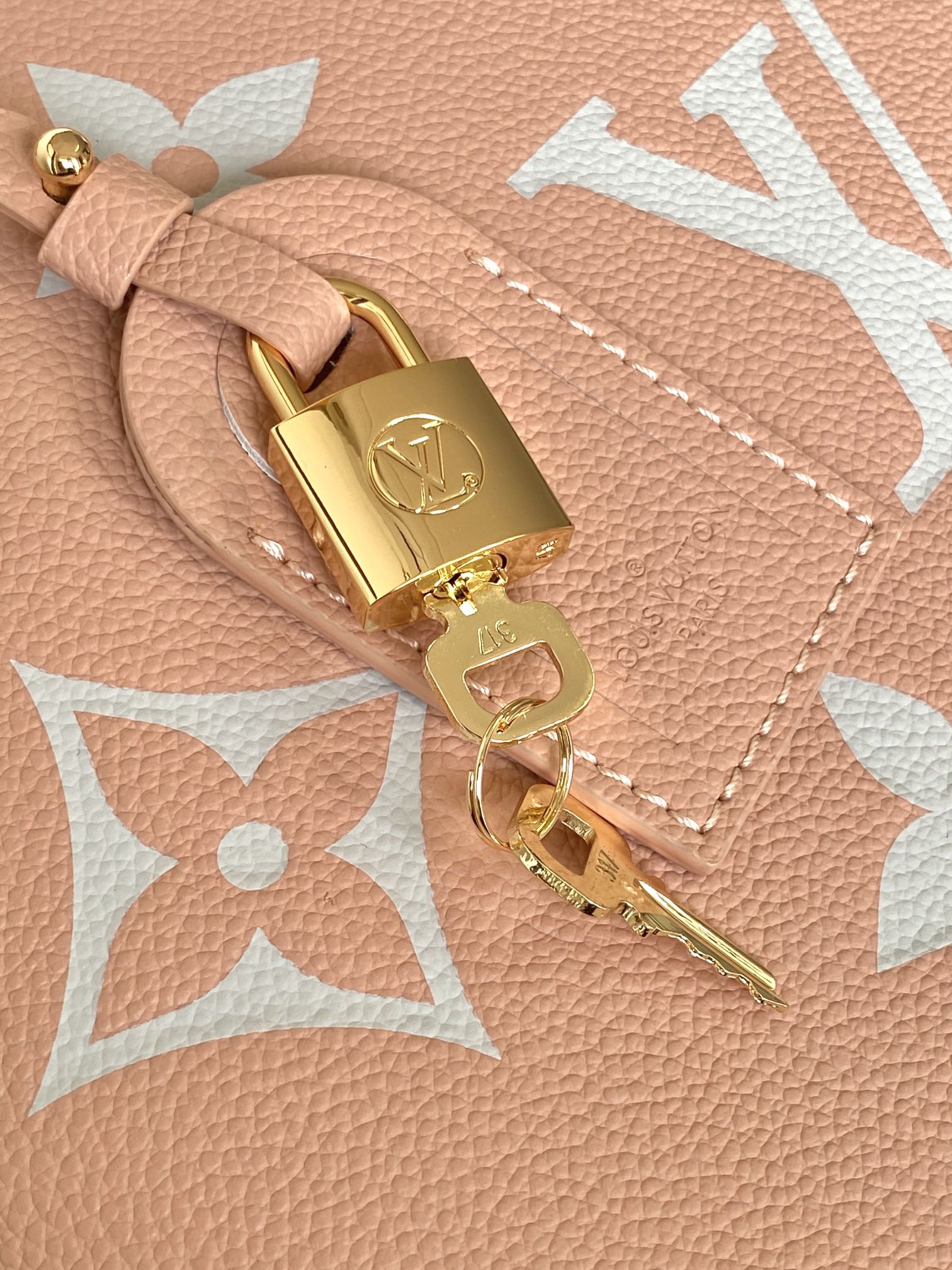 Louis Vuitton Basic Bag Black M-l-s