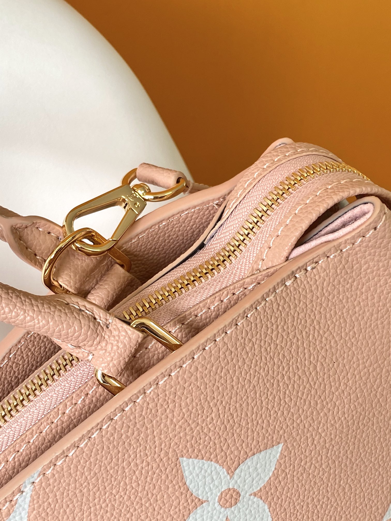 Louis Vuitton Basic Bag Black M-l-s