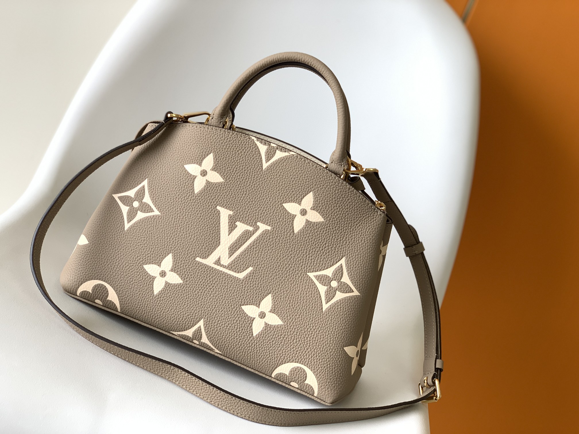 Louis Vuitton Basic Bag Black M-l-s