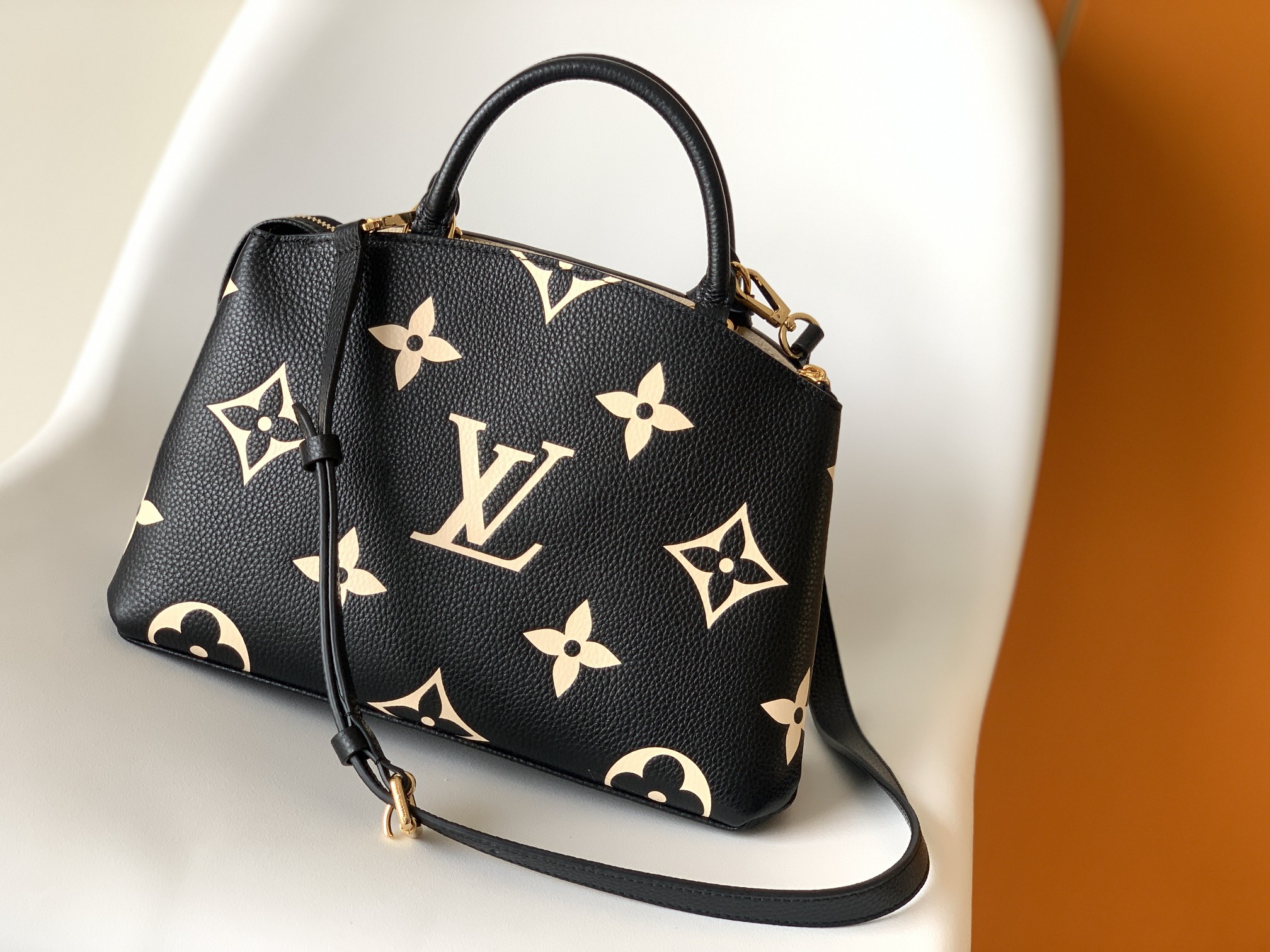 Louis Vuitton Basic Bag Black M-l-s